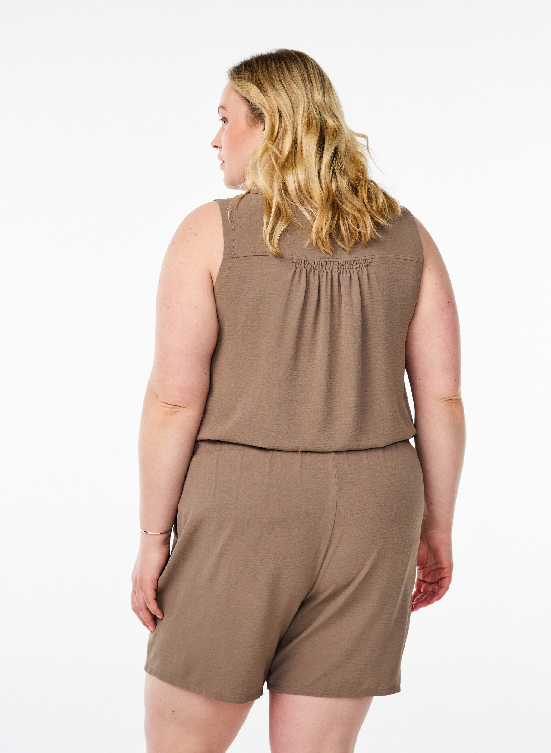 ZizziShorts med fickor och res&aring;r i midjan, Brun, Model image number 2