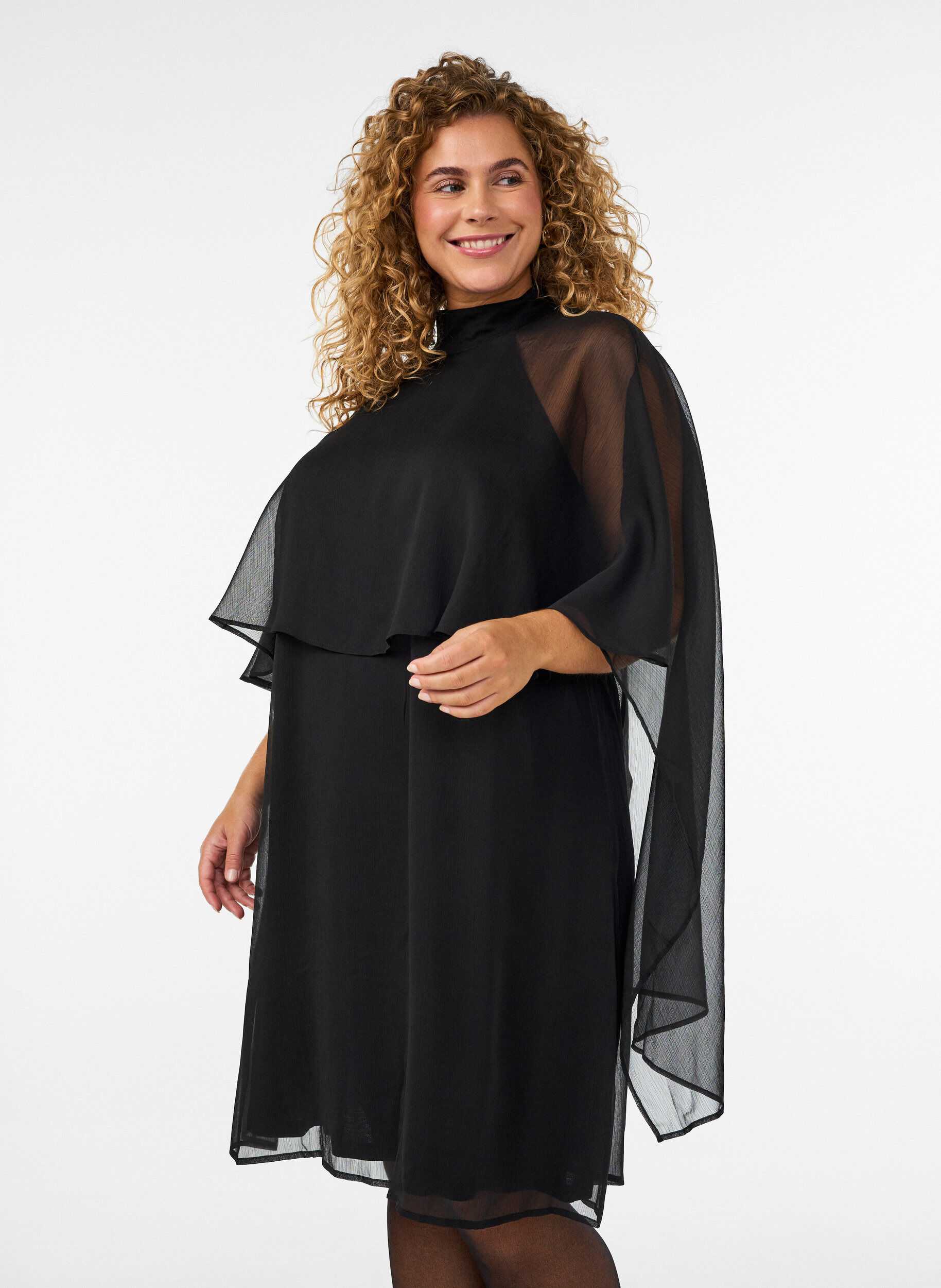 Kn&auml;l&aring;ng kl&auml;nning i chiffong med skir cape, Svart, Model