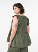 &Auml;rml&ouml;s blus i bomullsmuslin med volanger, Gr&ouml;n, Model image number 2