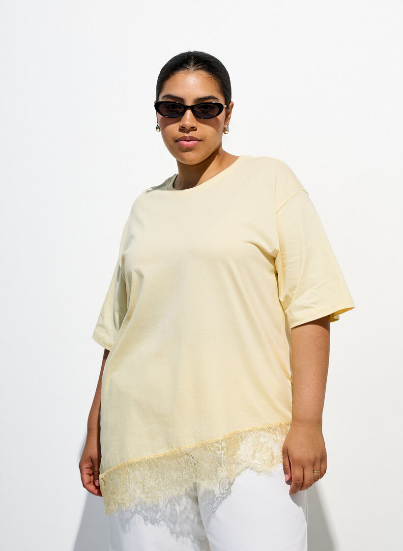 T-shirt med asymmetrisk spetskant, Gul, Image image number 0