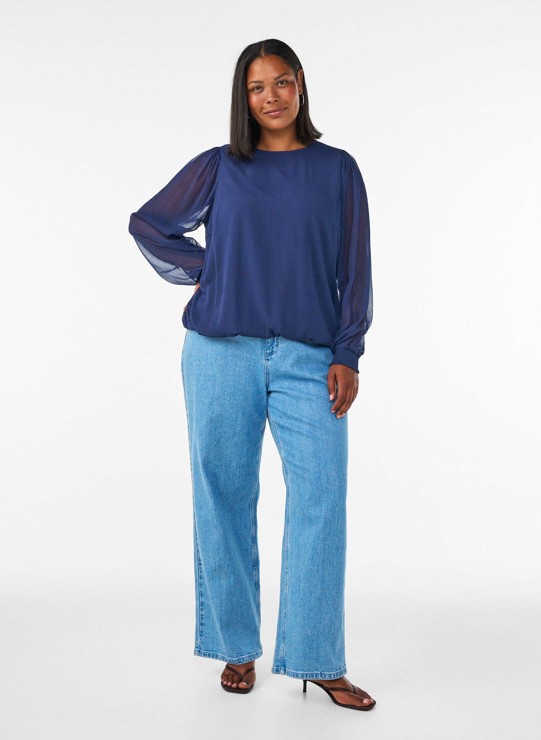 ZizziBlus i chiffong med genomskinliga &auml;rmar, Bl&aring;, Model image number 1