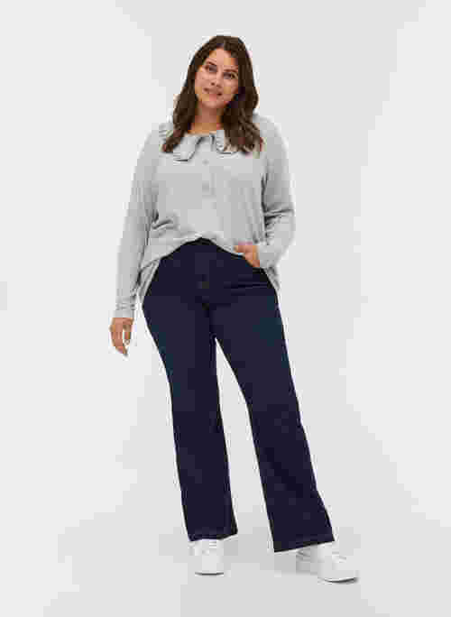 Ellen jeans med bootcut och hög midja