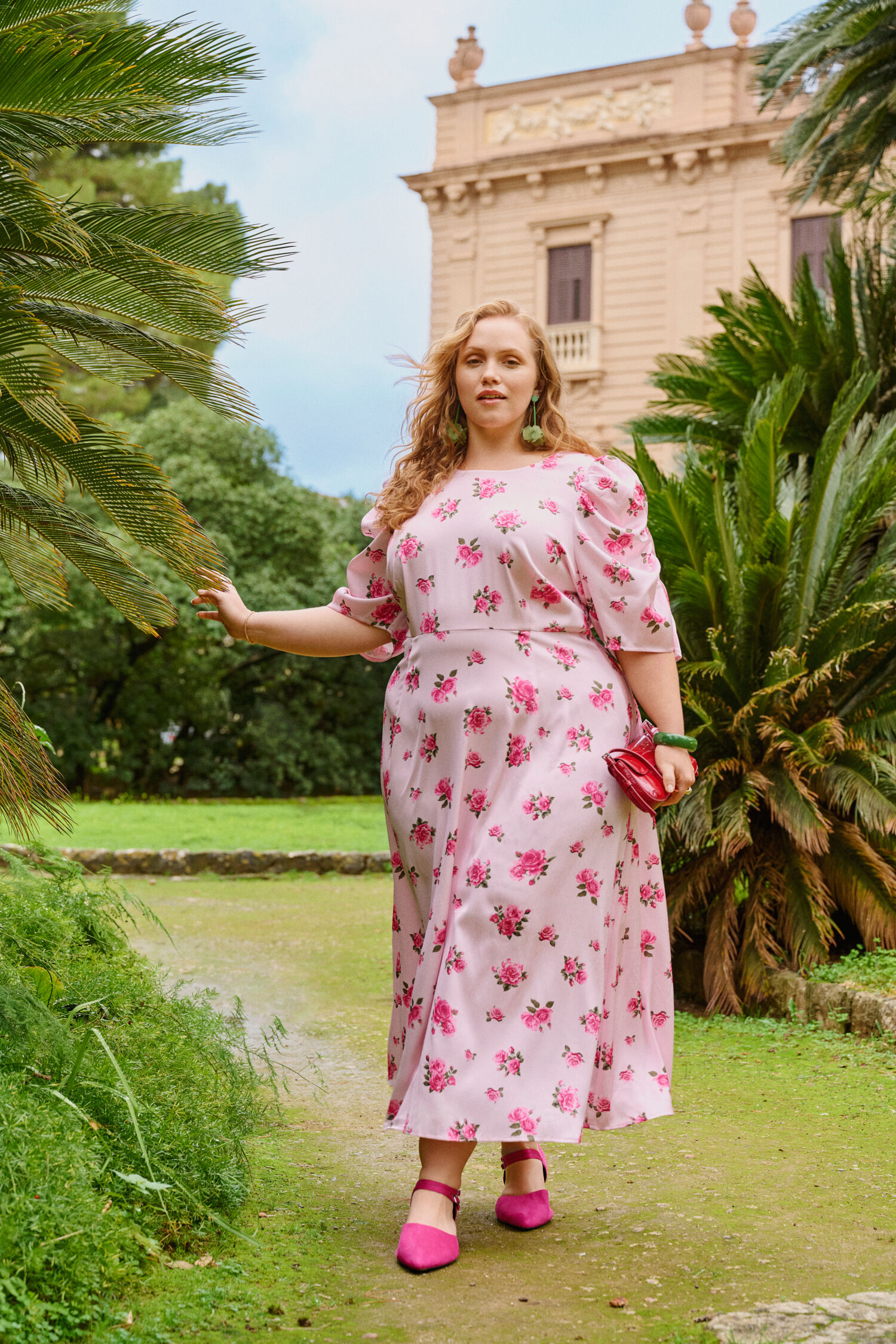 Zizzi Omlottkl&auml;nning med blommigt tryck, , Model