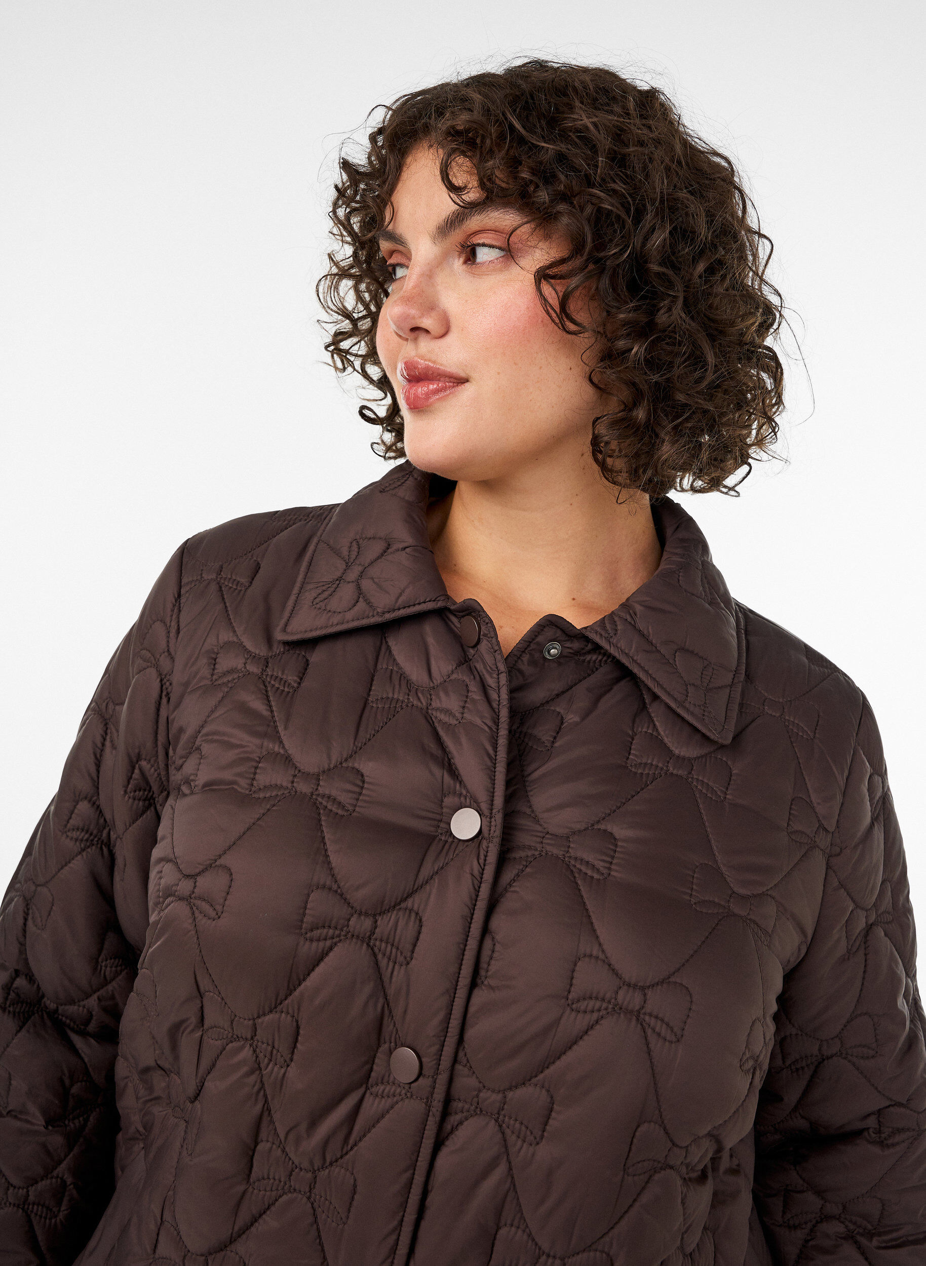 ZizziL&auml;tt vadderad jacka med dekorativ quiltning, Brun, Model image number 3
