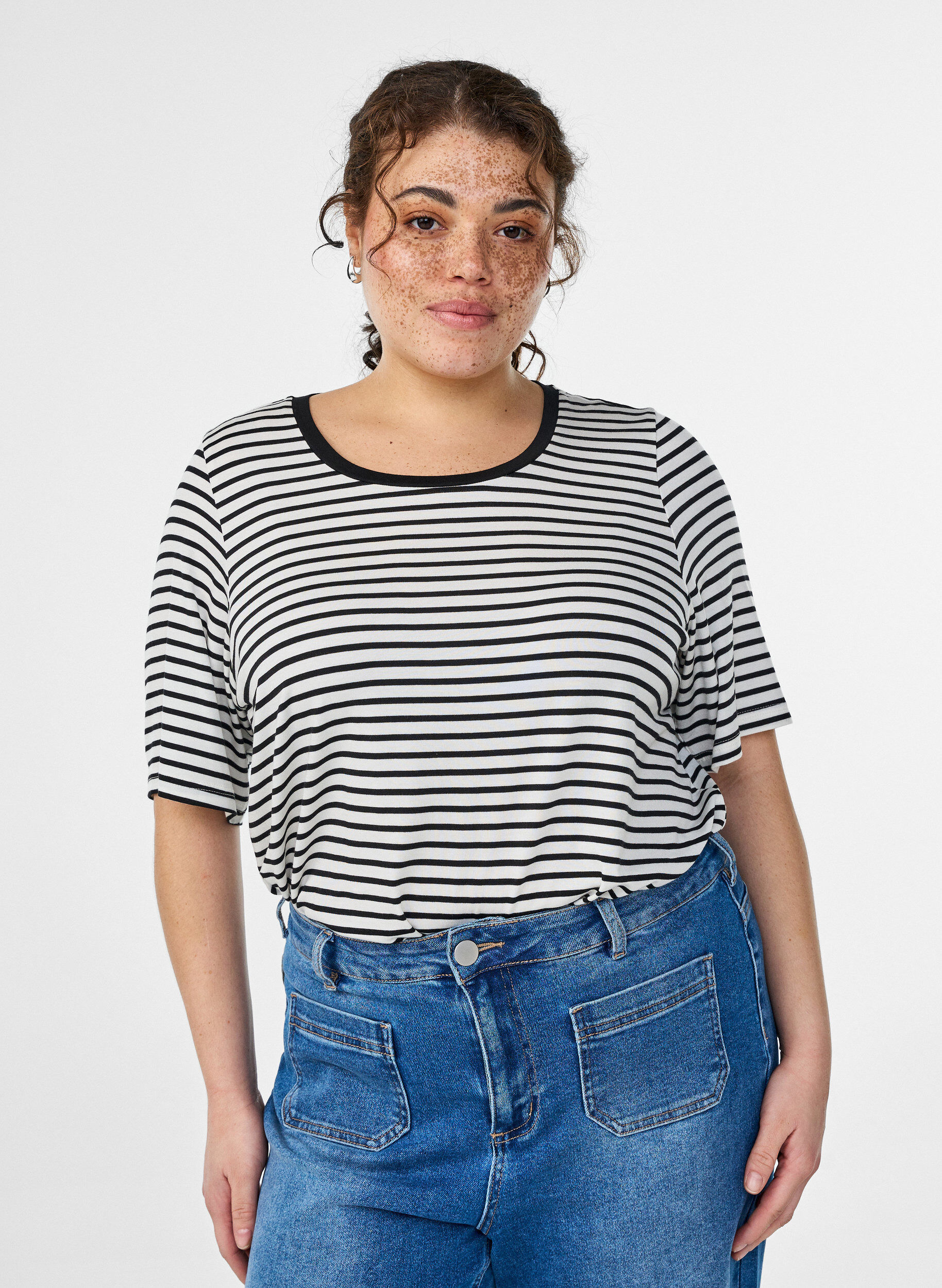 T-shirt i TENCEL&trade; Lyocell med r&auml;nder, Vit, Model