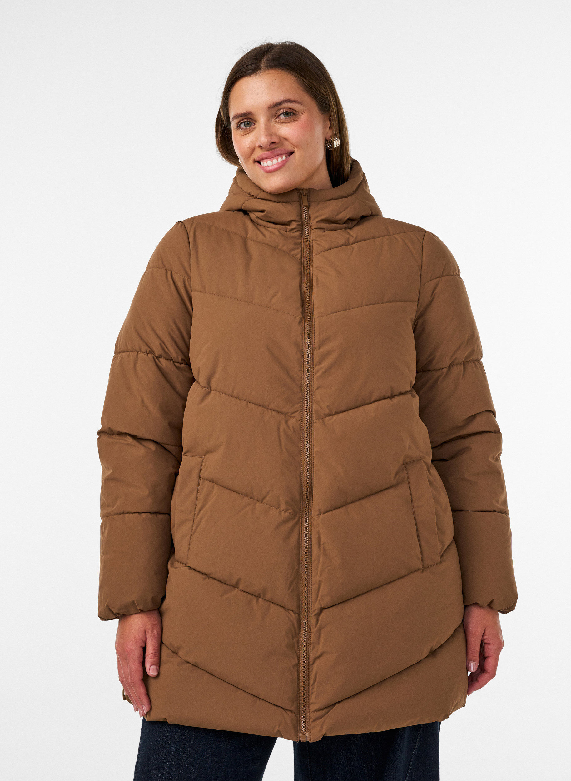 Halvl&aring;ng pufferjacka med huva, Brun, Model