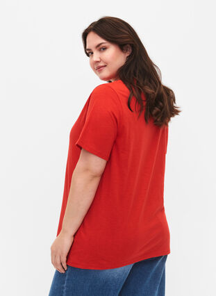 V-ringad bas t-shirt med korta ärmar, Flame Scarlet, Model image number 1
