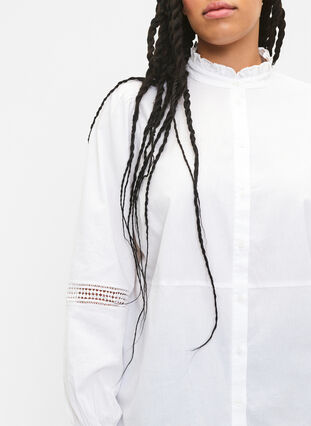 Skjortblus med volangkrage och virkat band, Bright White, Model image number 2