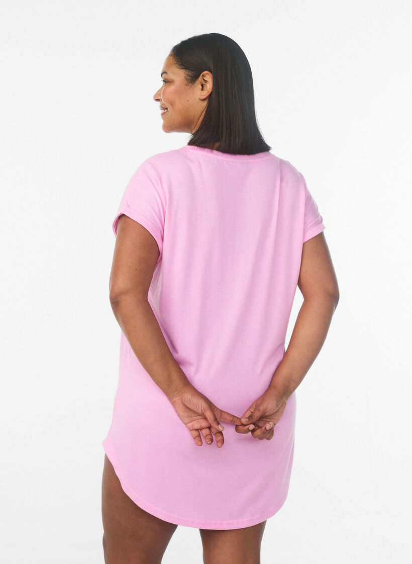 Kort&auml;rmat nattlinne med texttryck, Rosa, Model image number 2