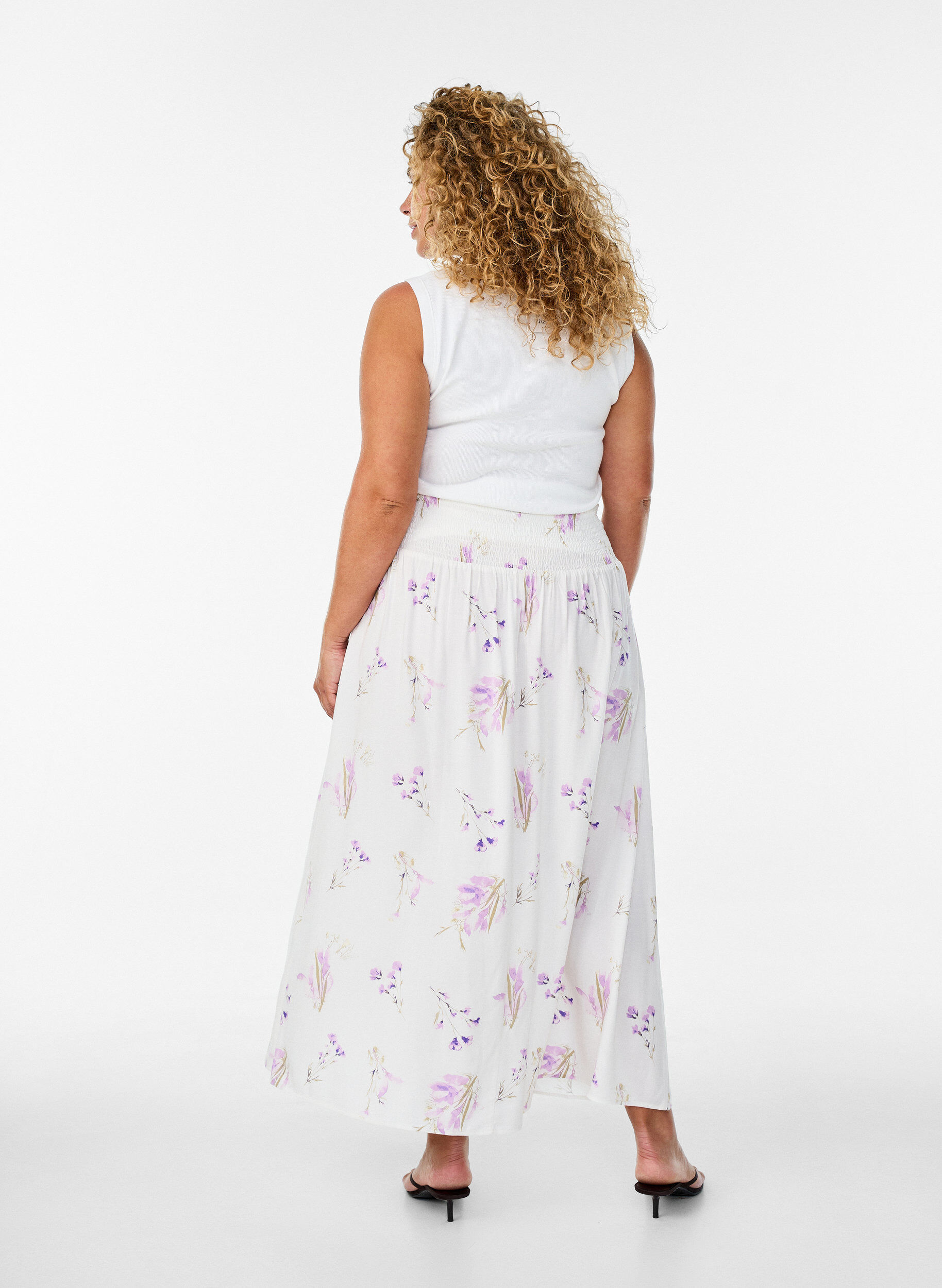 ZizziMaxikjol i viskos med smock, Vit, Model image number 2
