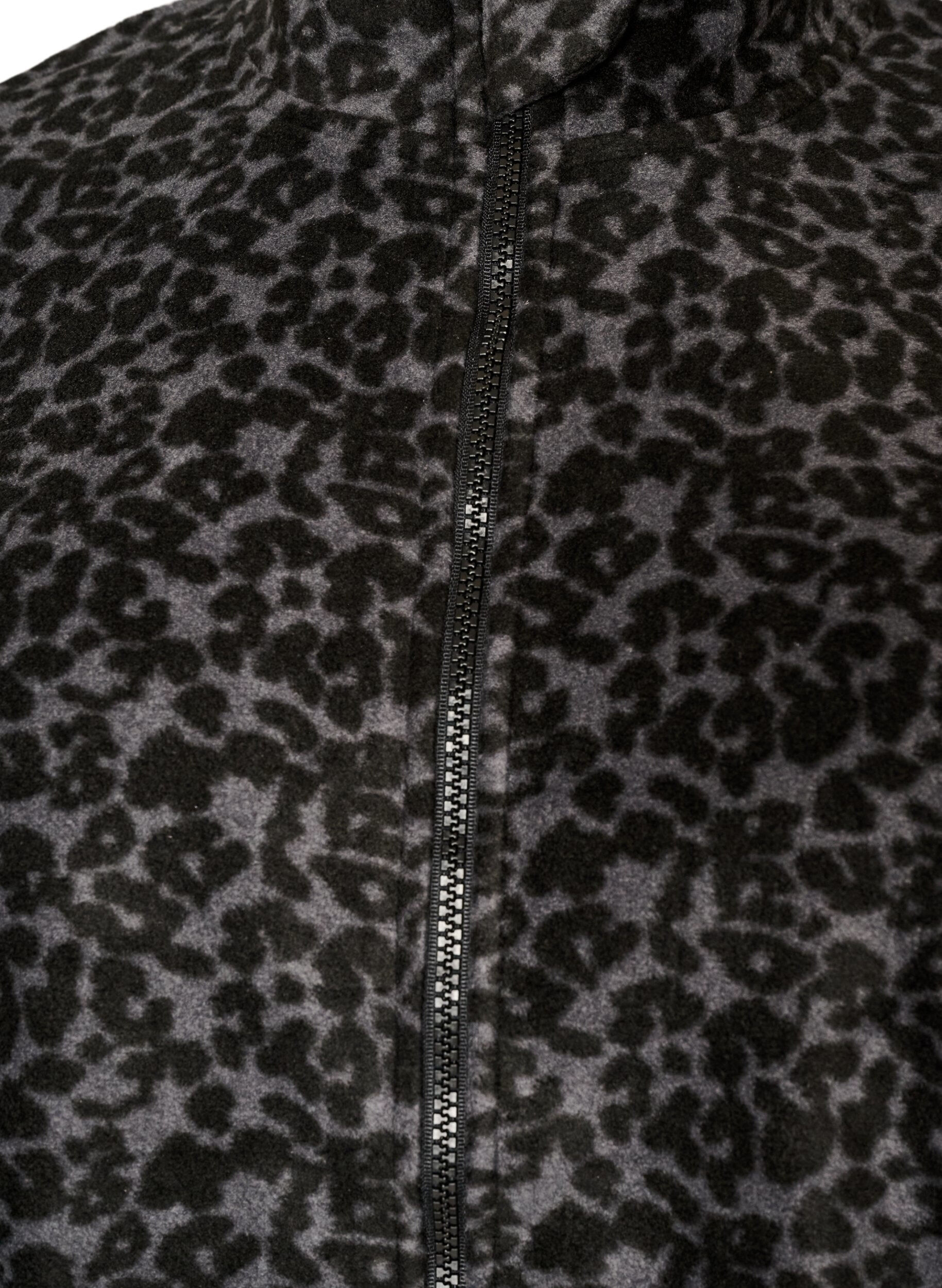 ZizziFleecejacka med leopardm&ouml;nster och h&ouml;g krage, Svart, Packshot image number 2