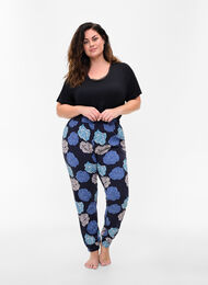 Pyjamasbyxor med blommigt mönster i bomull, Blue Flower, Model
