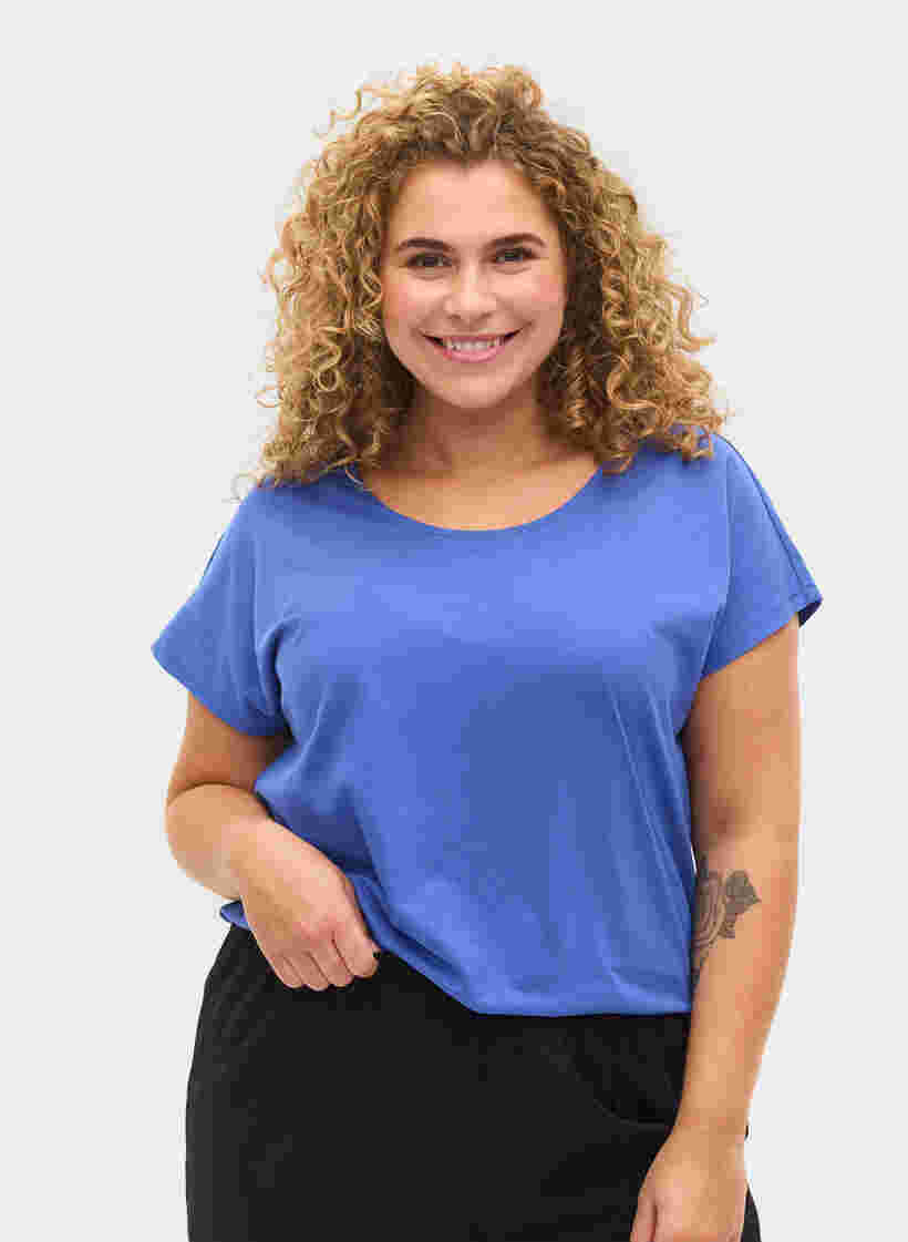 T-shirt i bomullsmix, Dazzling Blue, Model
