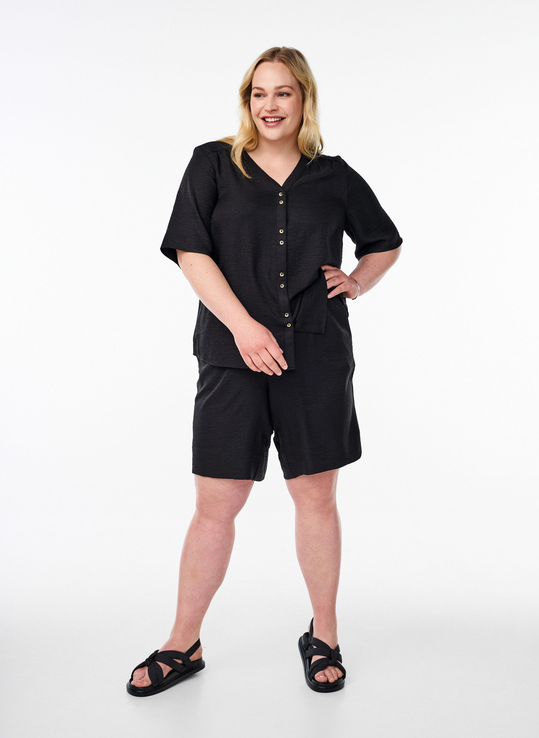 ZizziShorts med fickor och h&ouml;g midja, Svart, Model image number 1