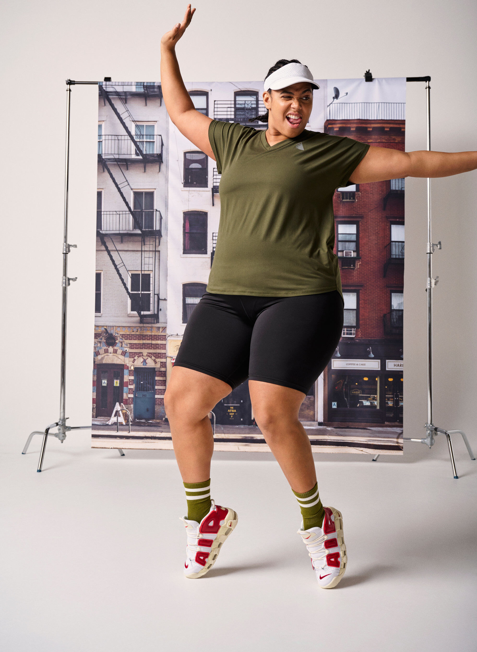 Zizzi Tr&auml;nings t-shirt med v-ringning, Forest Night, Image image number 0