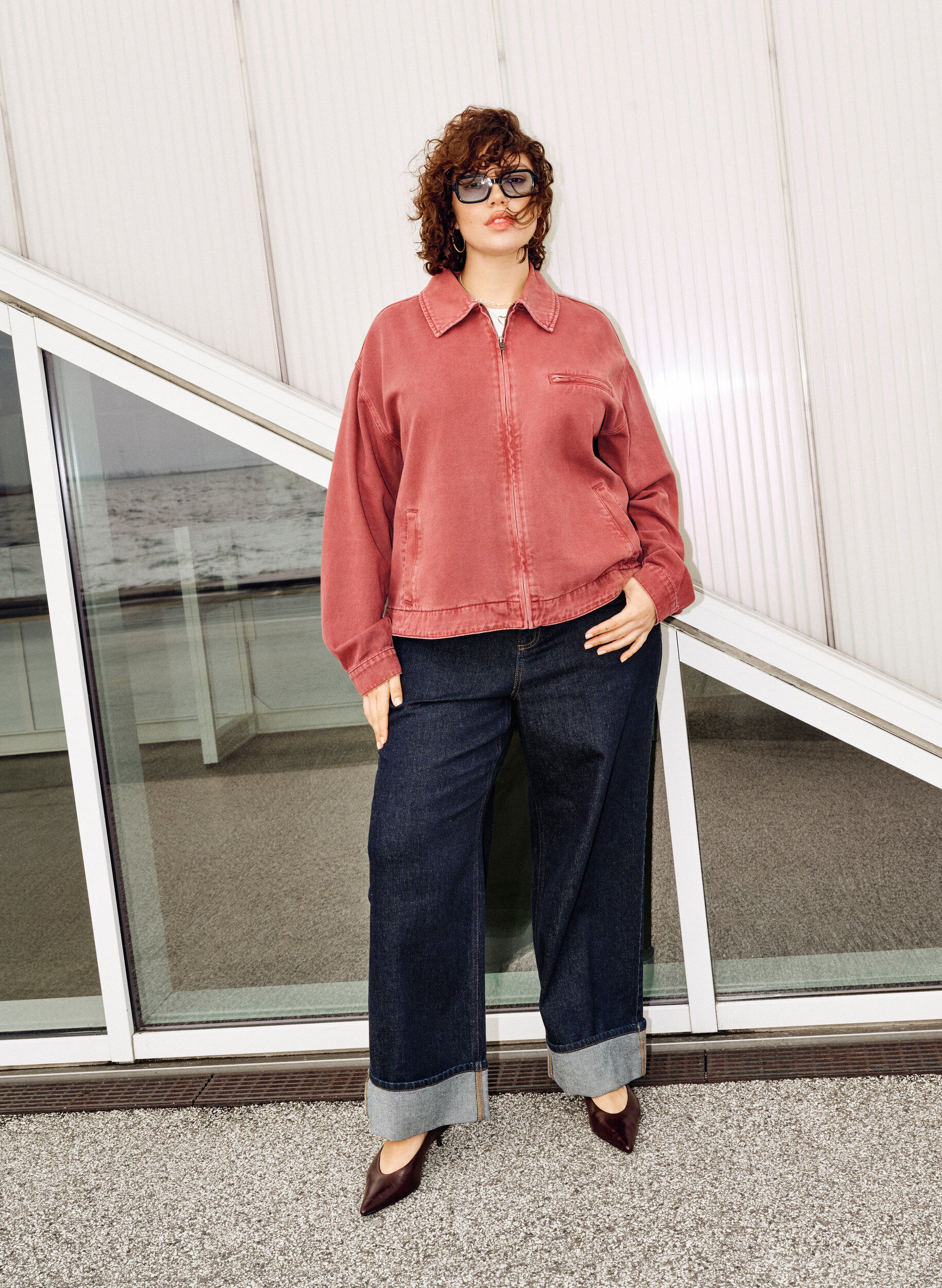 Zizzi Jeans i rak modell med vida ben och uppvik, Bl&aring;, Image image number 0