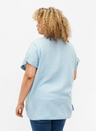 Kortärmad skjorta i lyocell (TENCEL™), Light blue denim, Model image number 1