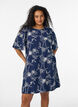 Kort A-linjeformad kl&auml;nning med broderat m&ouml;nster, Bl&aring;, Model image number 0