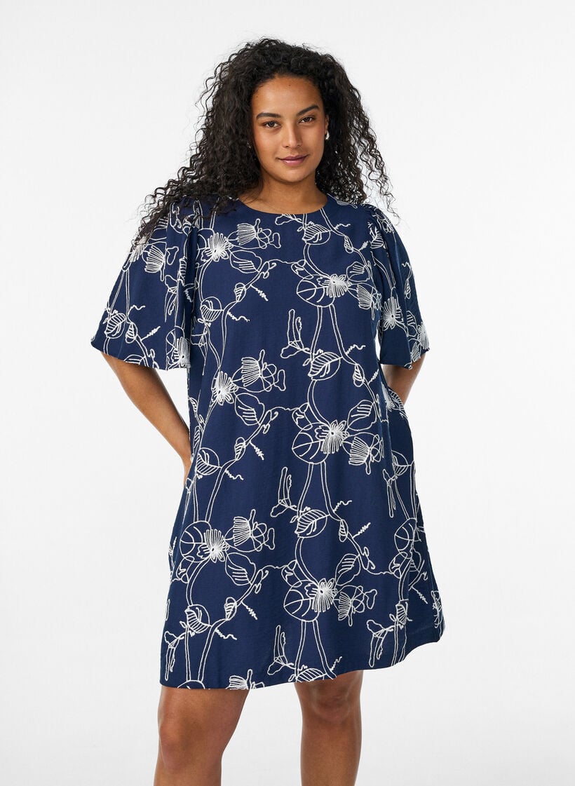 Kort A-linjeformad kl&auml;nning med broderat m&ouml;nster, Bl&aring;, Model image number 0