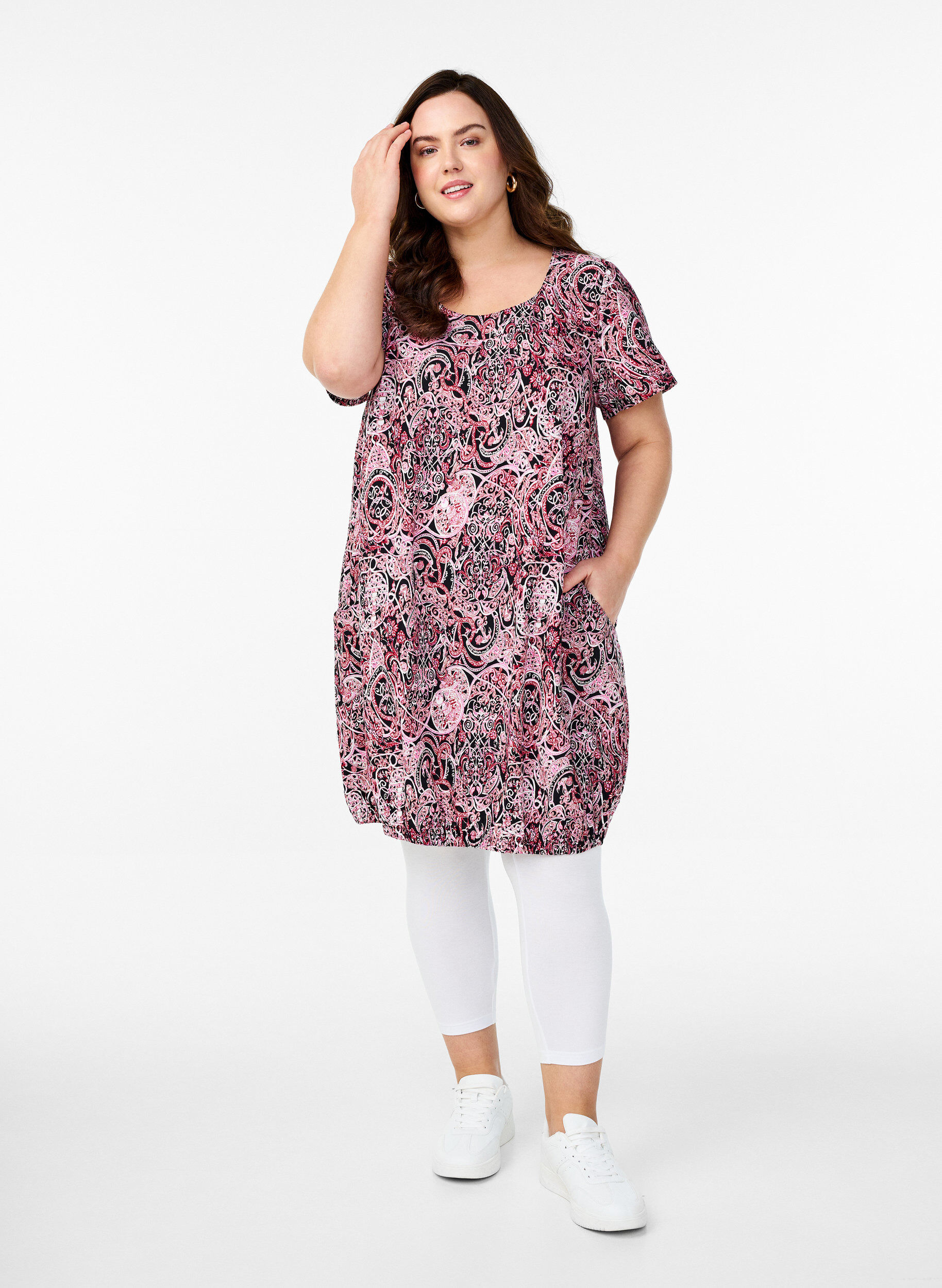 Zizzi Kort&auml;rmad bomullskl&auml;nning med tryck, Svart, Model image number 1