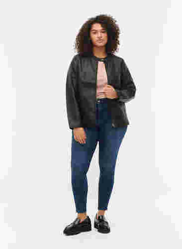 Skinnjacka i läderimitation med fickor, Black, Model image number 2