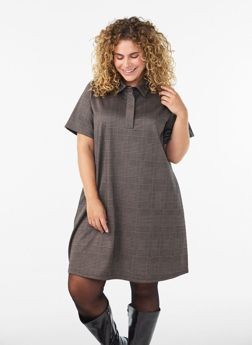 Kort rutig kl&auml;nning med skjortkrage, Brun, Model image number 0