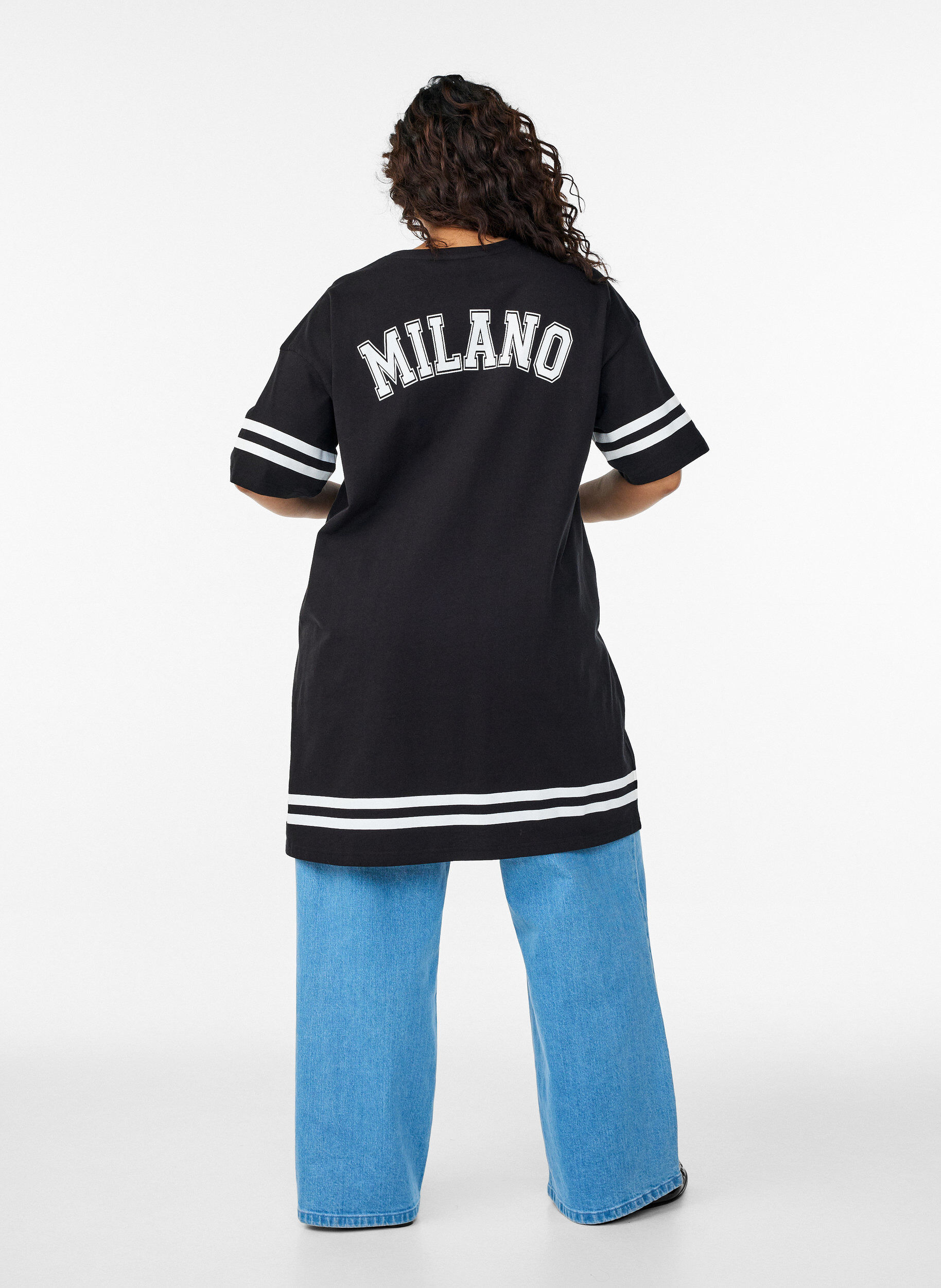 Zizzi Kort t-shirtkl&auml;nning med sportiga detaljer, Svart, Model image number 2