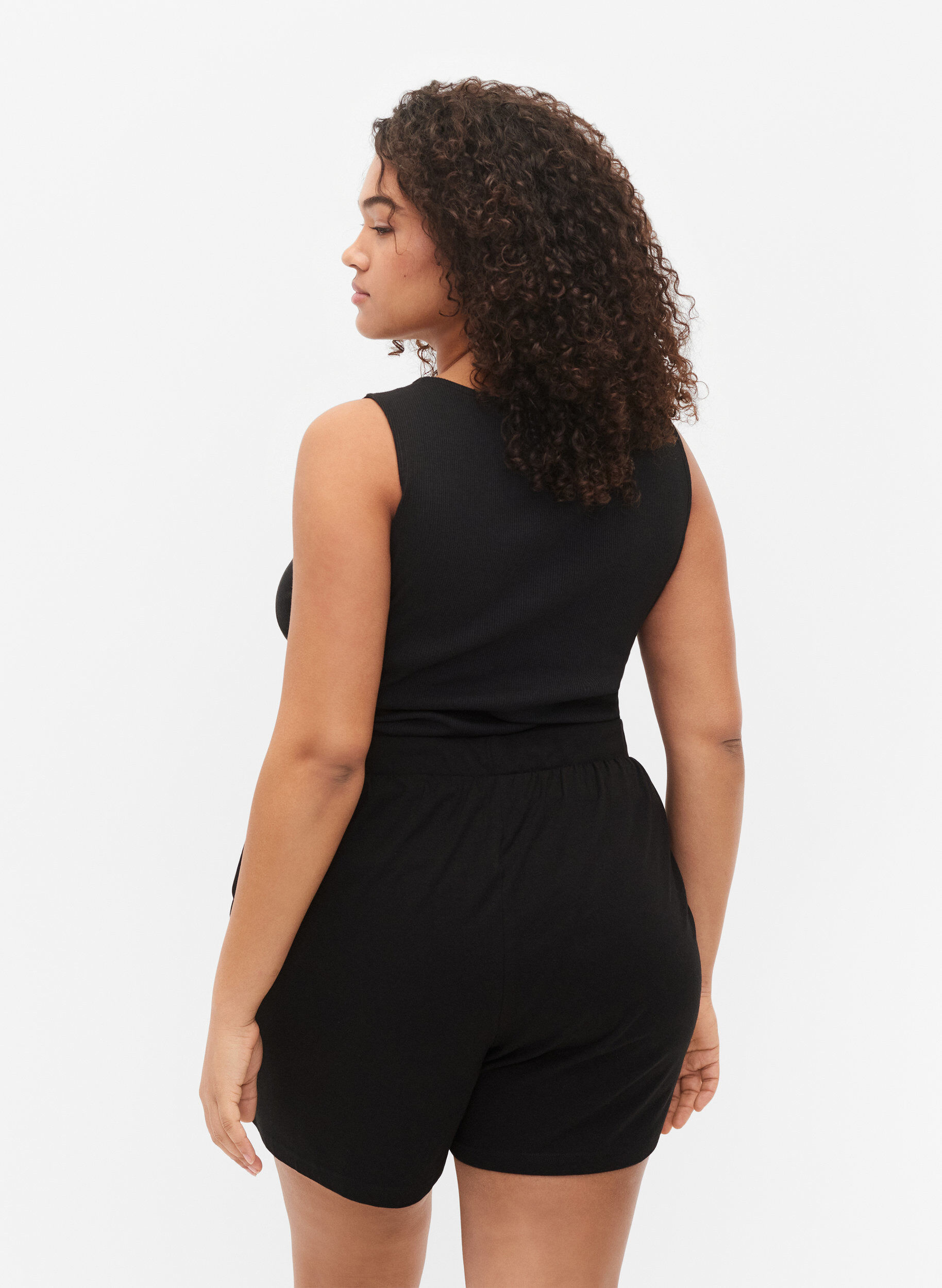 Zizzi L&ouml;st sittande pyjamasshorts i bomullsmix, Svart, Model image number 2