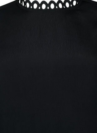Klänning i viskos med crochet ärmar, Black, Packshot image number 2