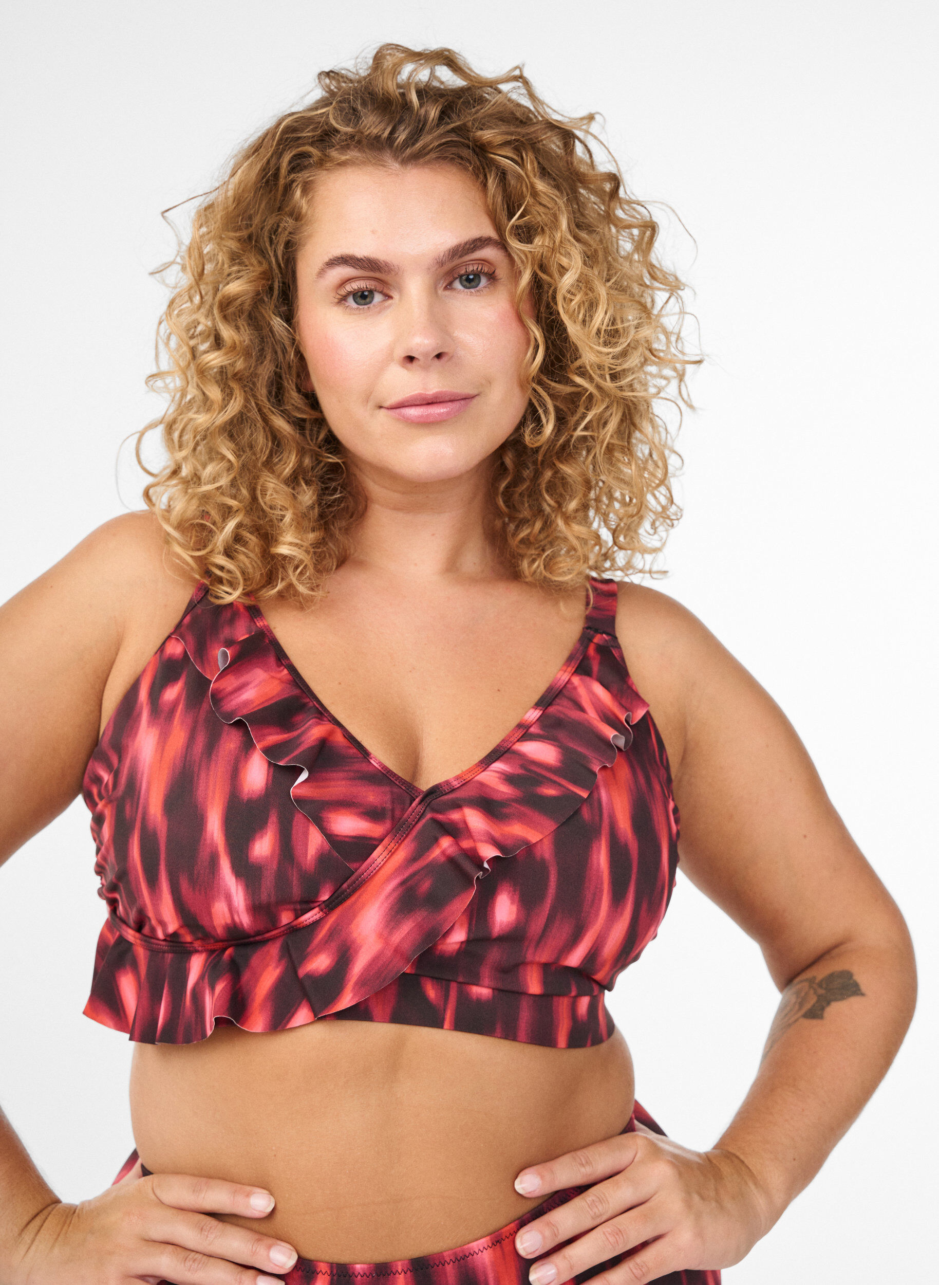 Bikinitopp med m&ouml;nster och volangdetaljer, Rosa, Model