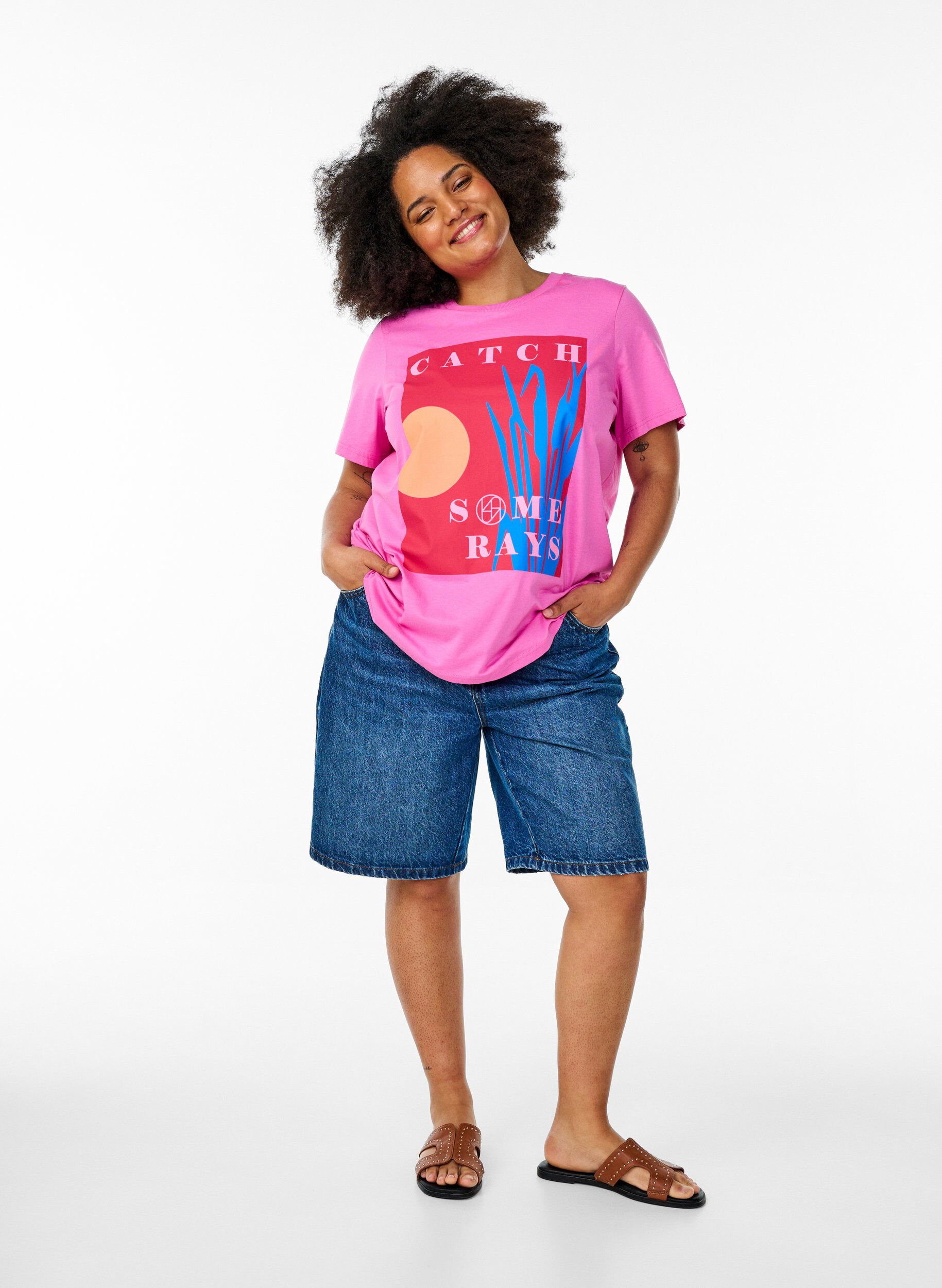 Zizzi T-shirt med grafiskt sommarmotiv, Rosa, Model image number 1