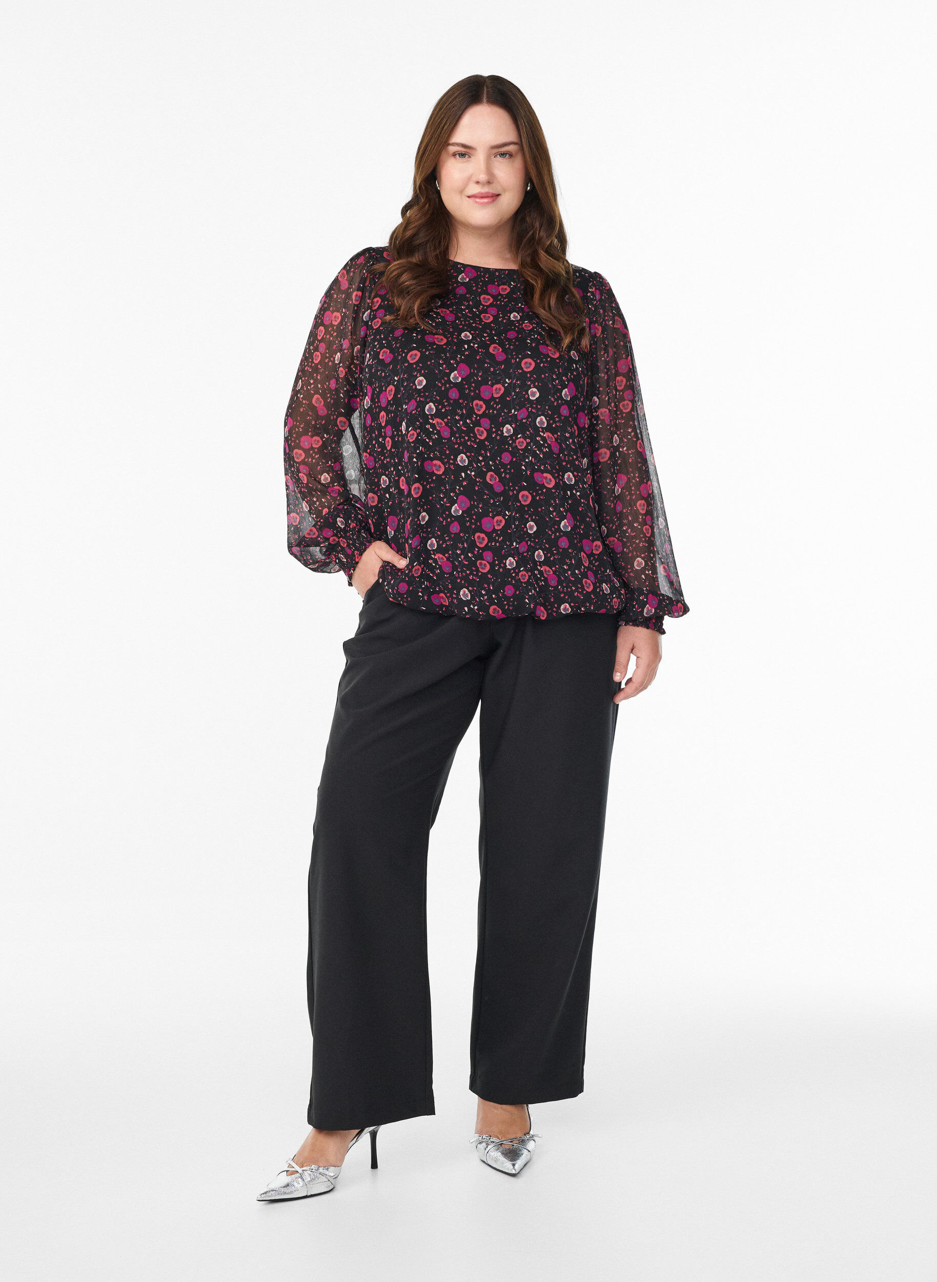 ZizziBlommig blus i chiffong med genomskinliga &auml;rmar, Svart, Model image number 1