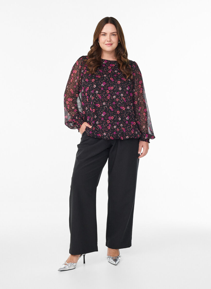 Blommig blus i chiffong med genomskinliga &auml;rmar, Svart, Model image number 1