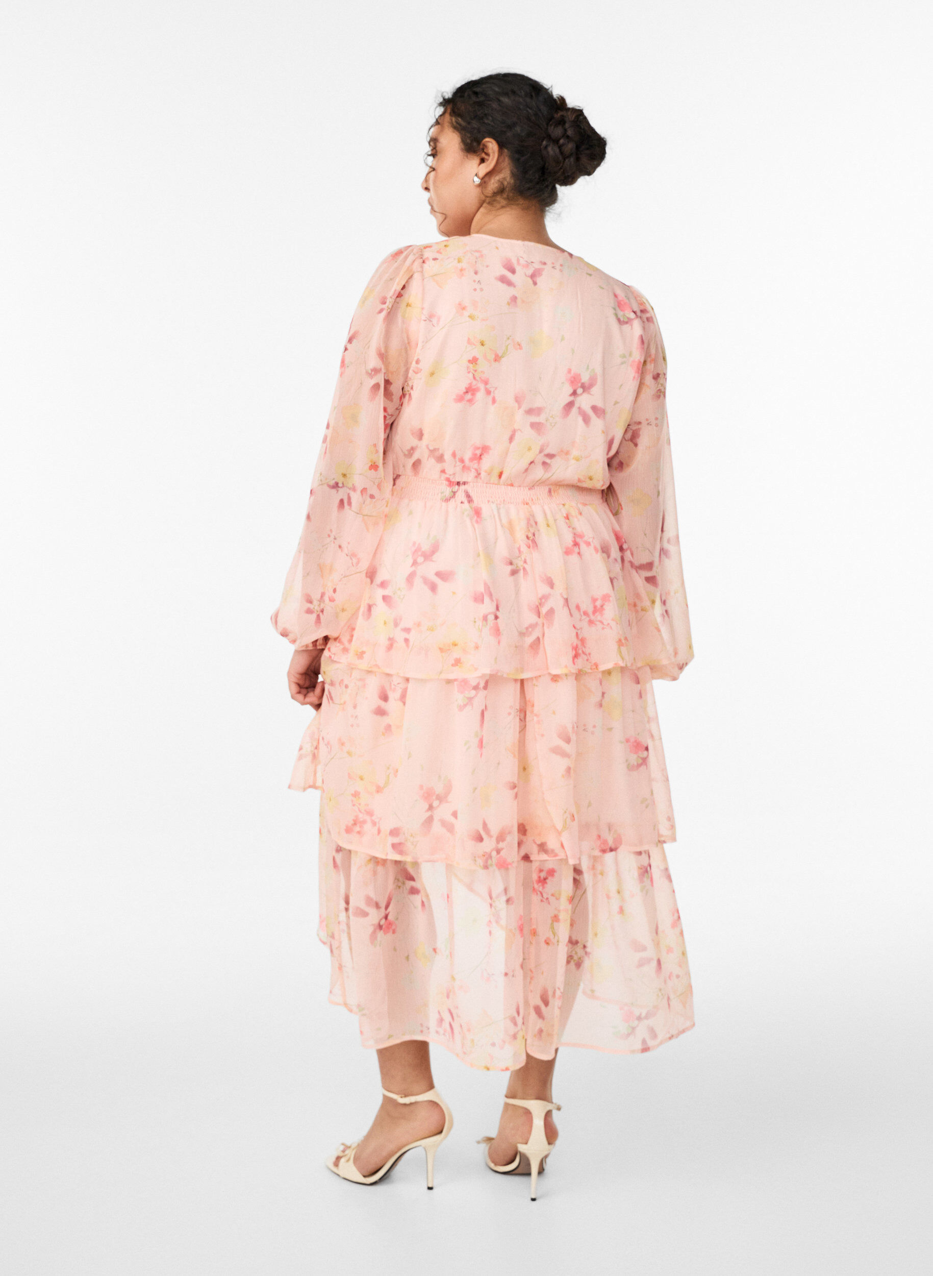 Zizzi Blommig midikl&auml;nning i chiffong med smock i midjan, Orange, Model image number 1