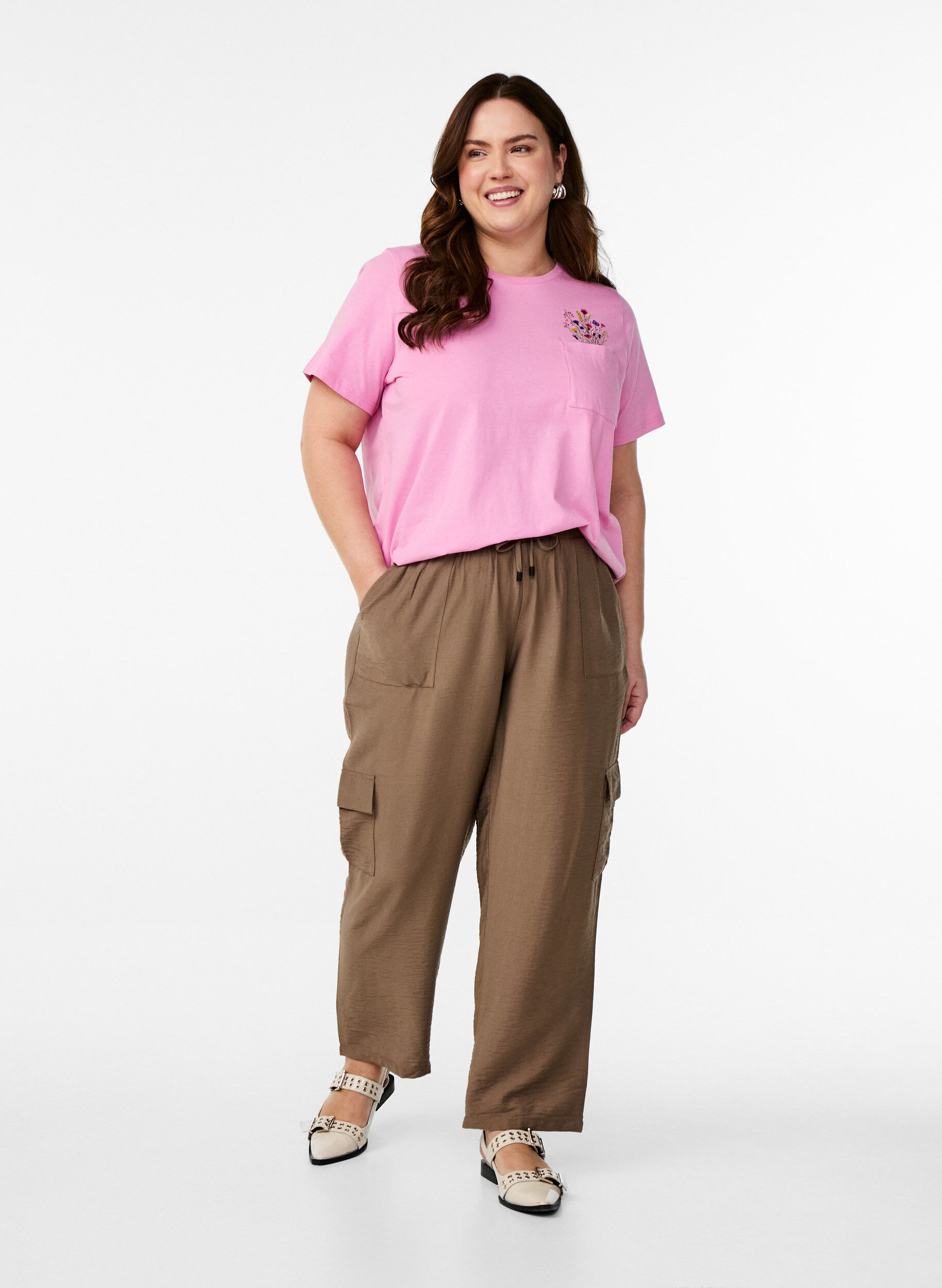 Zizzi T-shirt med br&ouml;stficka, Rosa, Model image number 1