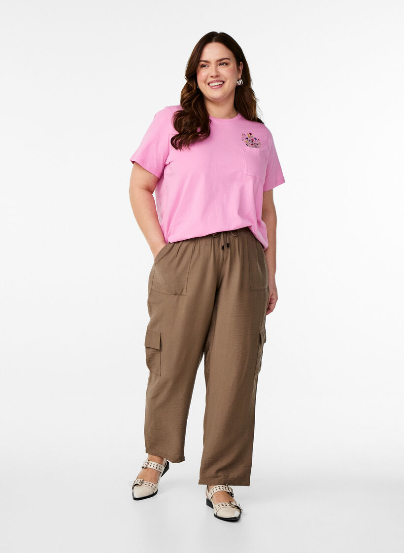 T-shirt med bröstficka, Rosa, Model image number 1