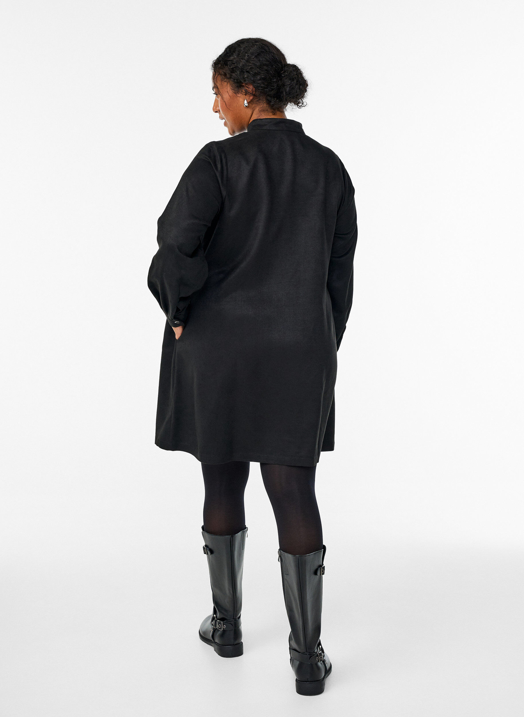 Zizzi L&aring;ng skjorta i mockaimitation med dragkedja, Svart, Model image number 2