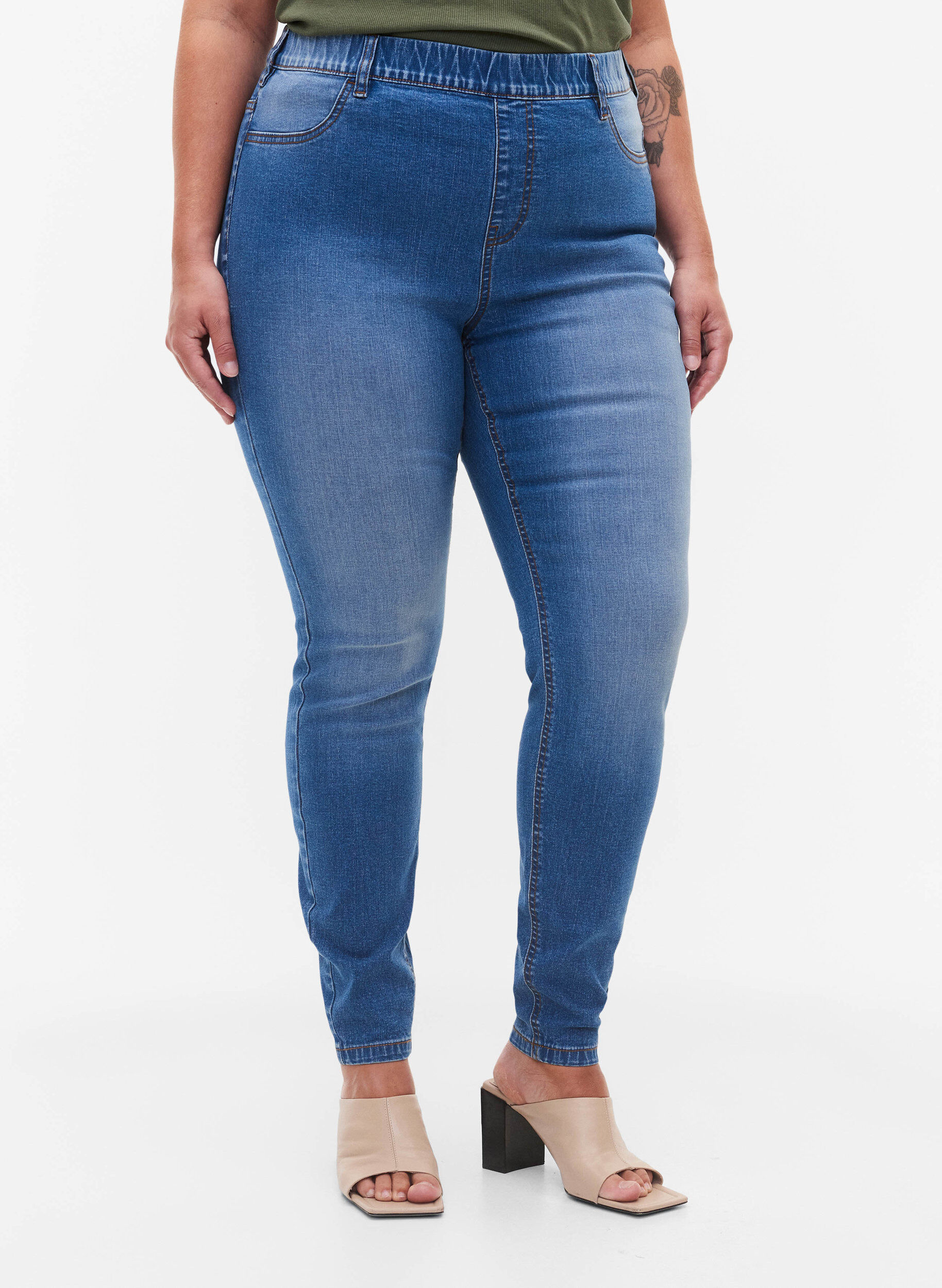 Zizzi Jeggings med bakfickor, Blue denim, Model image number 2