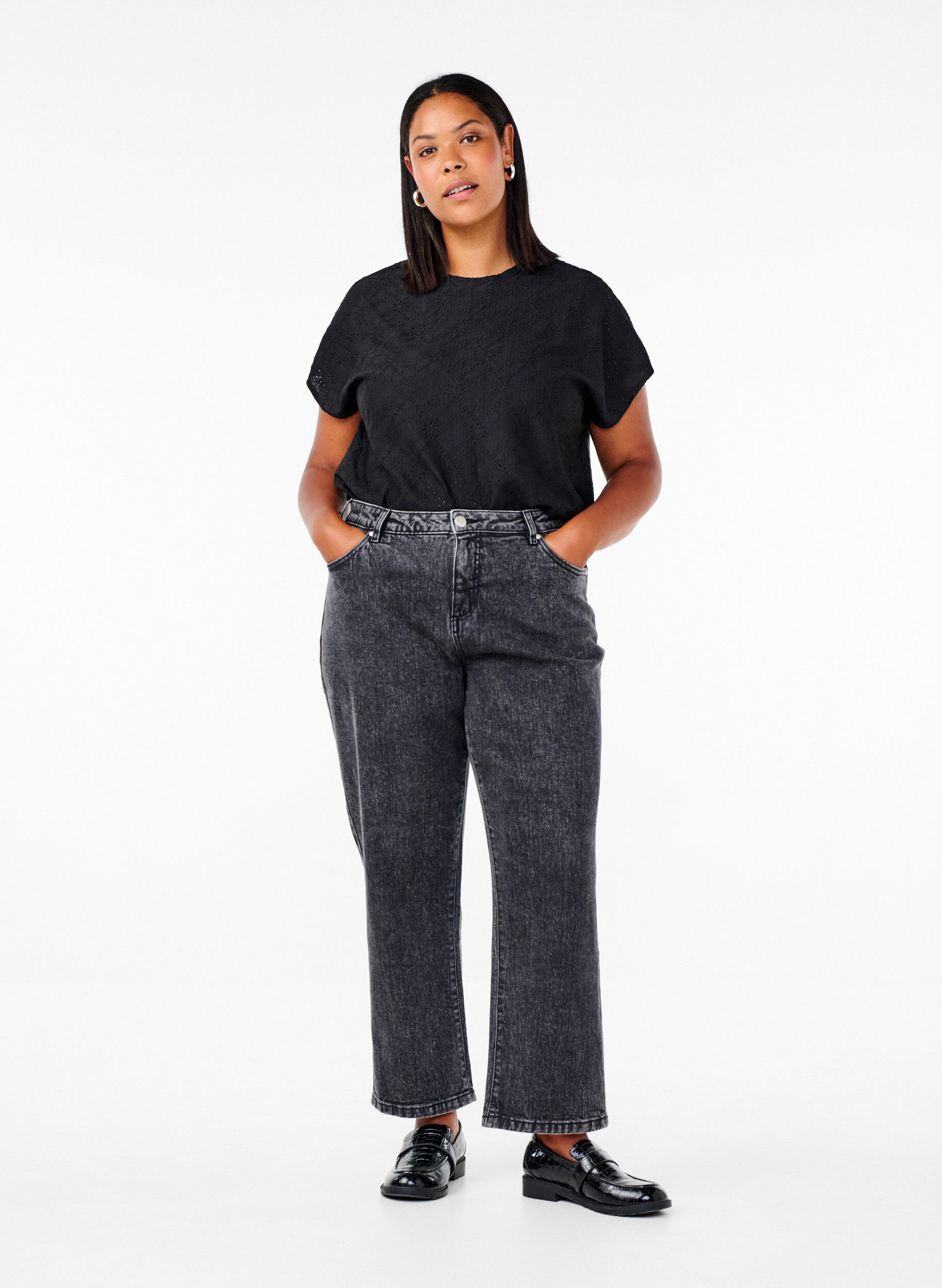 Zizzi Blus med korta &auml;rmar och blommig broderi, Black, Model image number 2