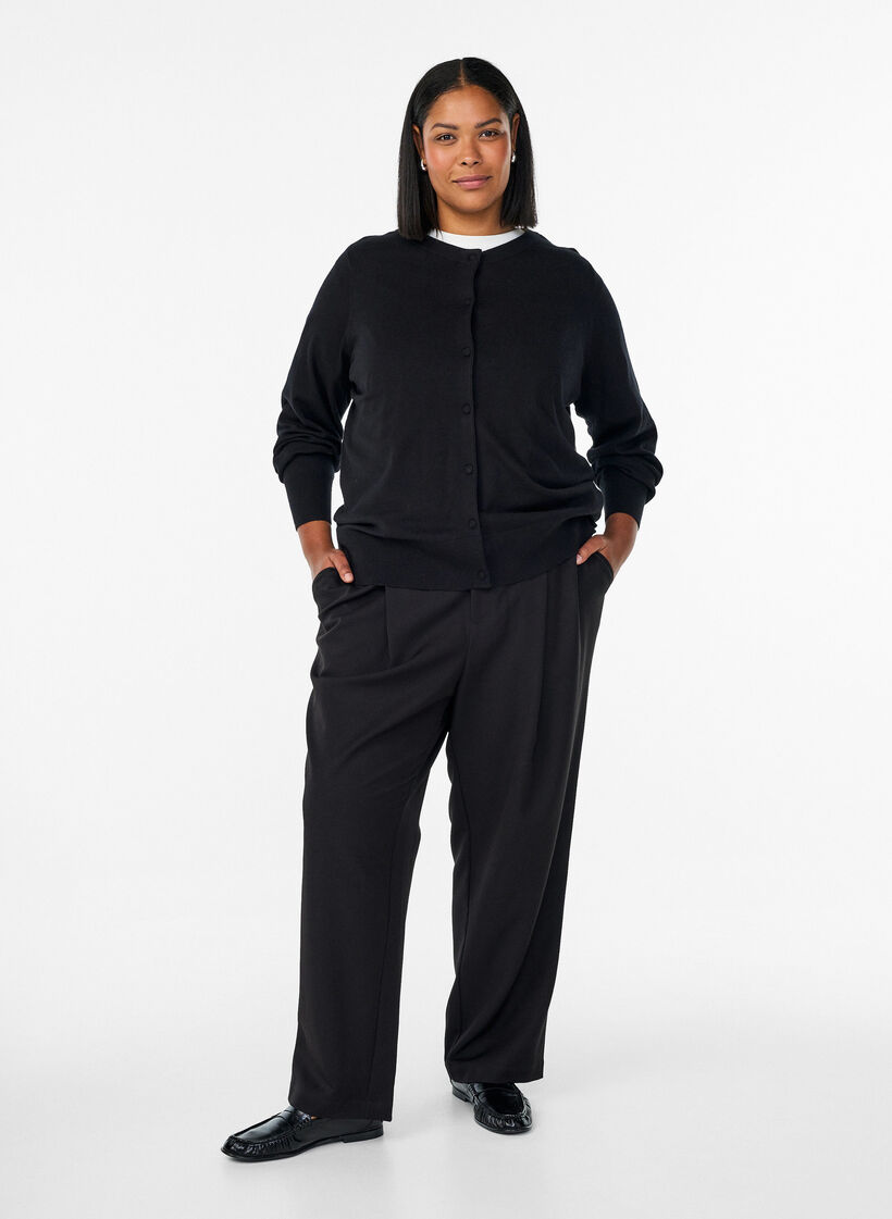 Kofta med rund hals och tygkl&auml;dda knappar, Svart, Model image number 1