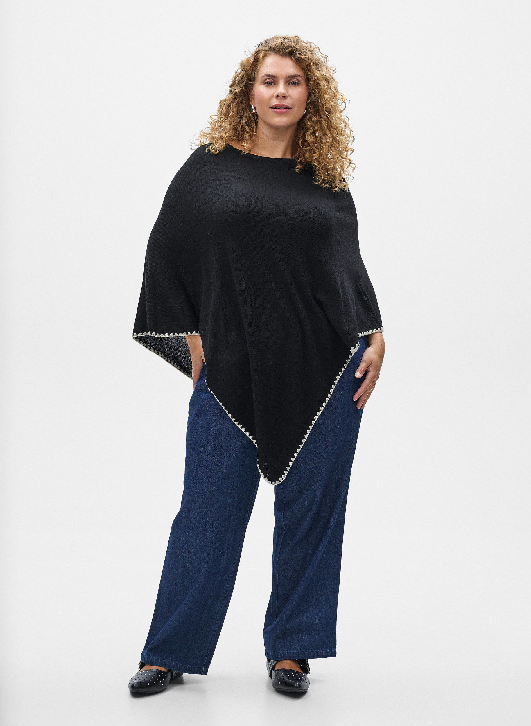 ZizziFin stickad poncho, Svart, Model image number 1