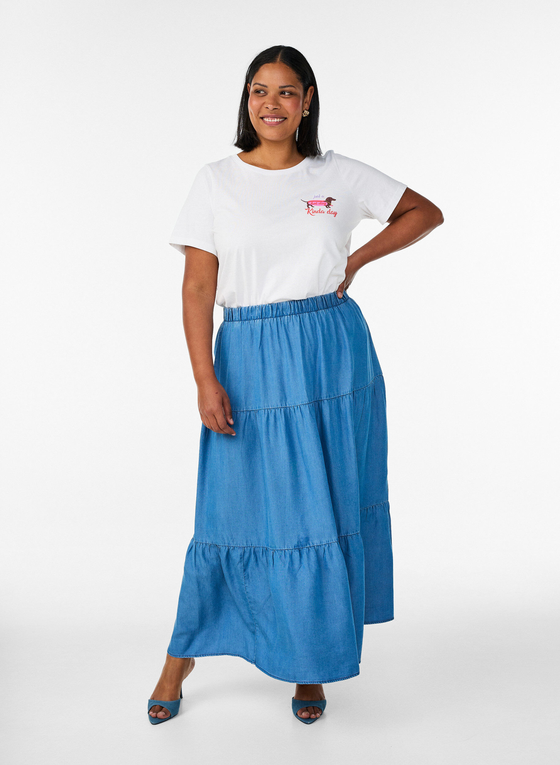 ZizziT-shirt i bomull med tryck p&aring; br&ouml;stet, Vit, Model image number 1