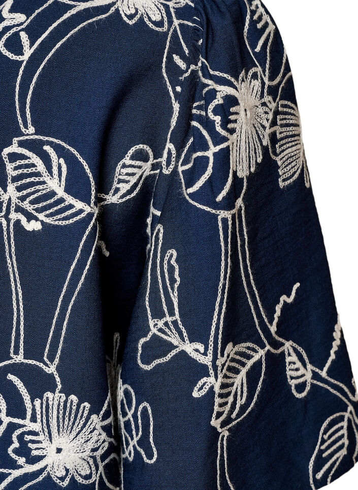 Kort&auml;rmad blus med broderat m&ouml;nster, Bl&aring;, Packshot image number 3