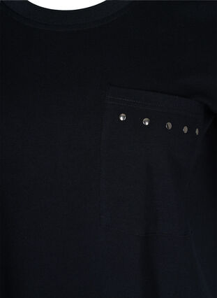 Lång t-shirt i bomull med bröstficka och nitar, Black, Packshot image number 2