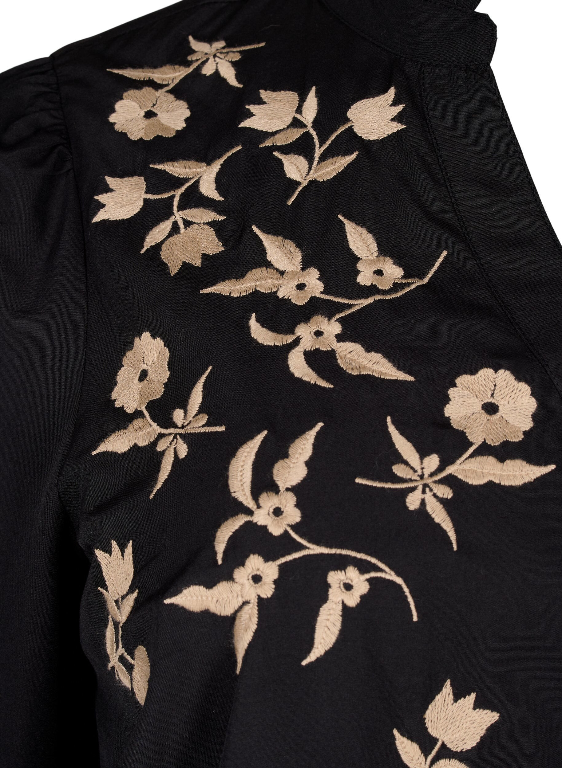 Zizzi Skjortblus med broderade blommor och trekvarts&auml;rmar, Black W. Beige Emb. , Packshot image number 3
