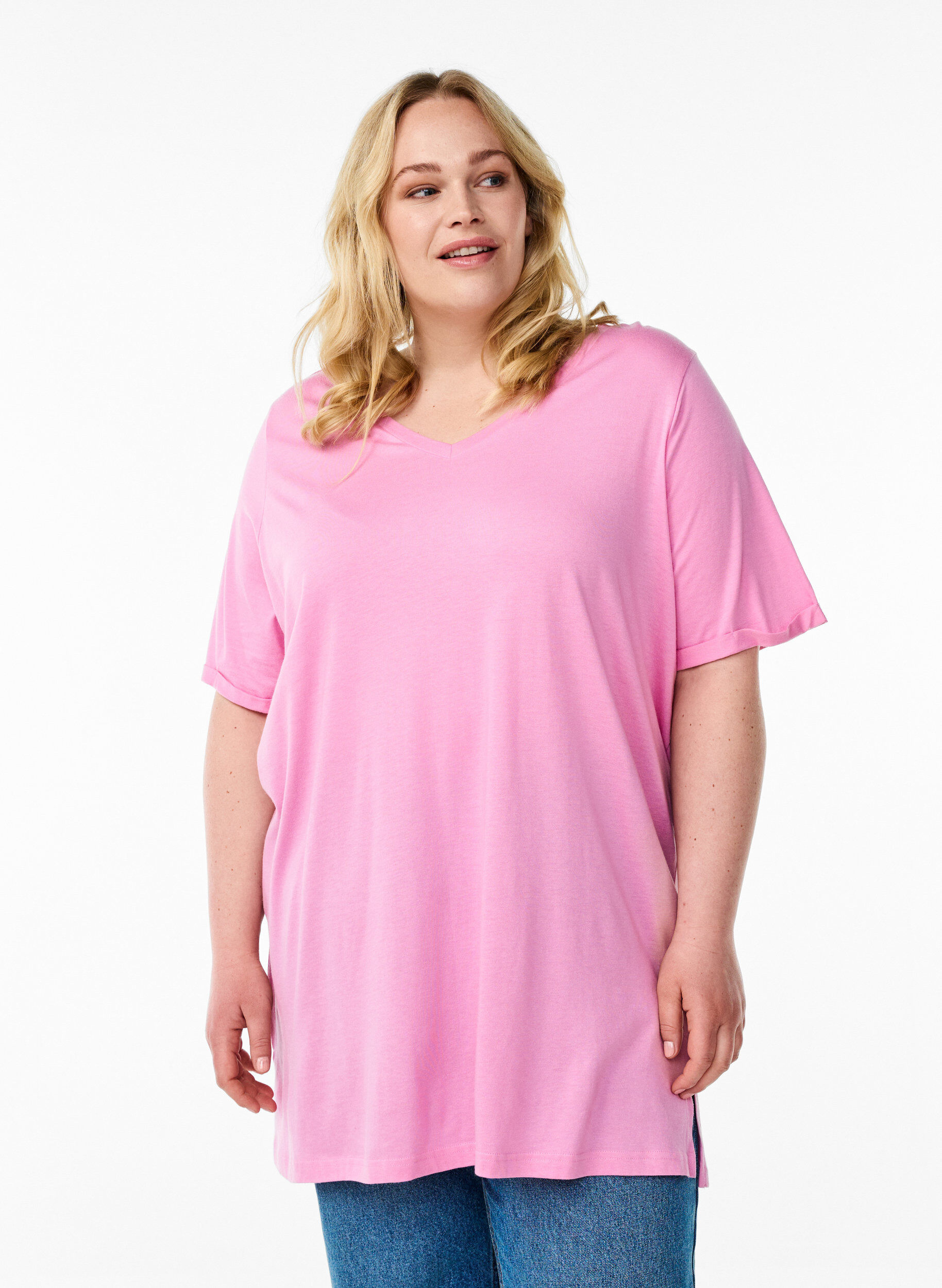 Enf&auml;rgad oversize t-shirt med v-hals, Rosa, Model