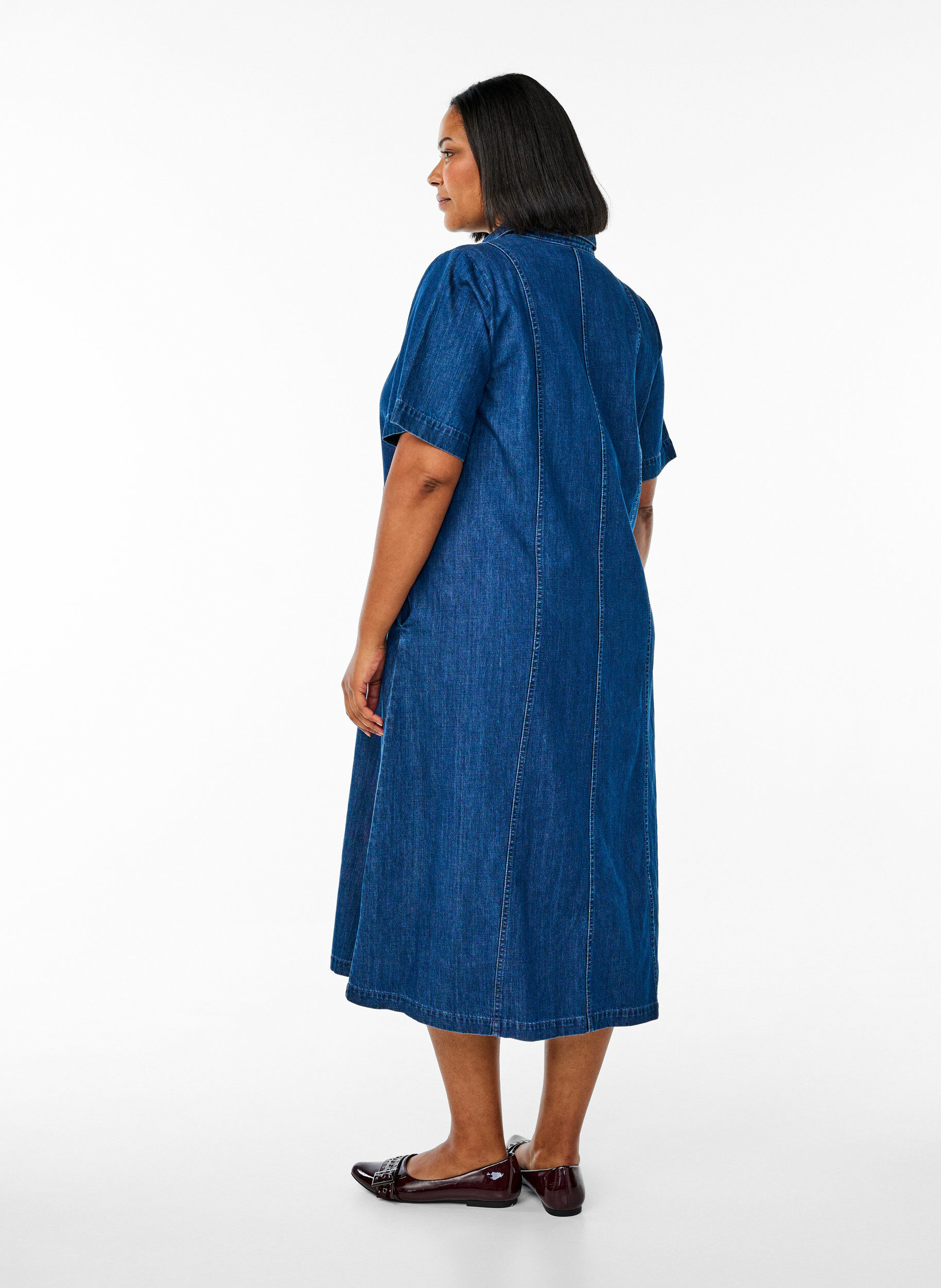 ZizziJeansskjortkl&auml;nning i midil&auml;ngd, Bl&aring;, Model image number 1