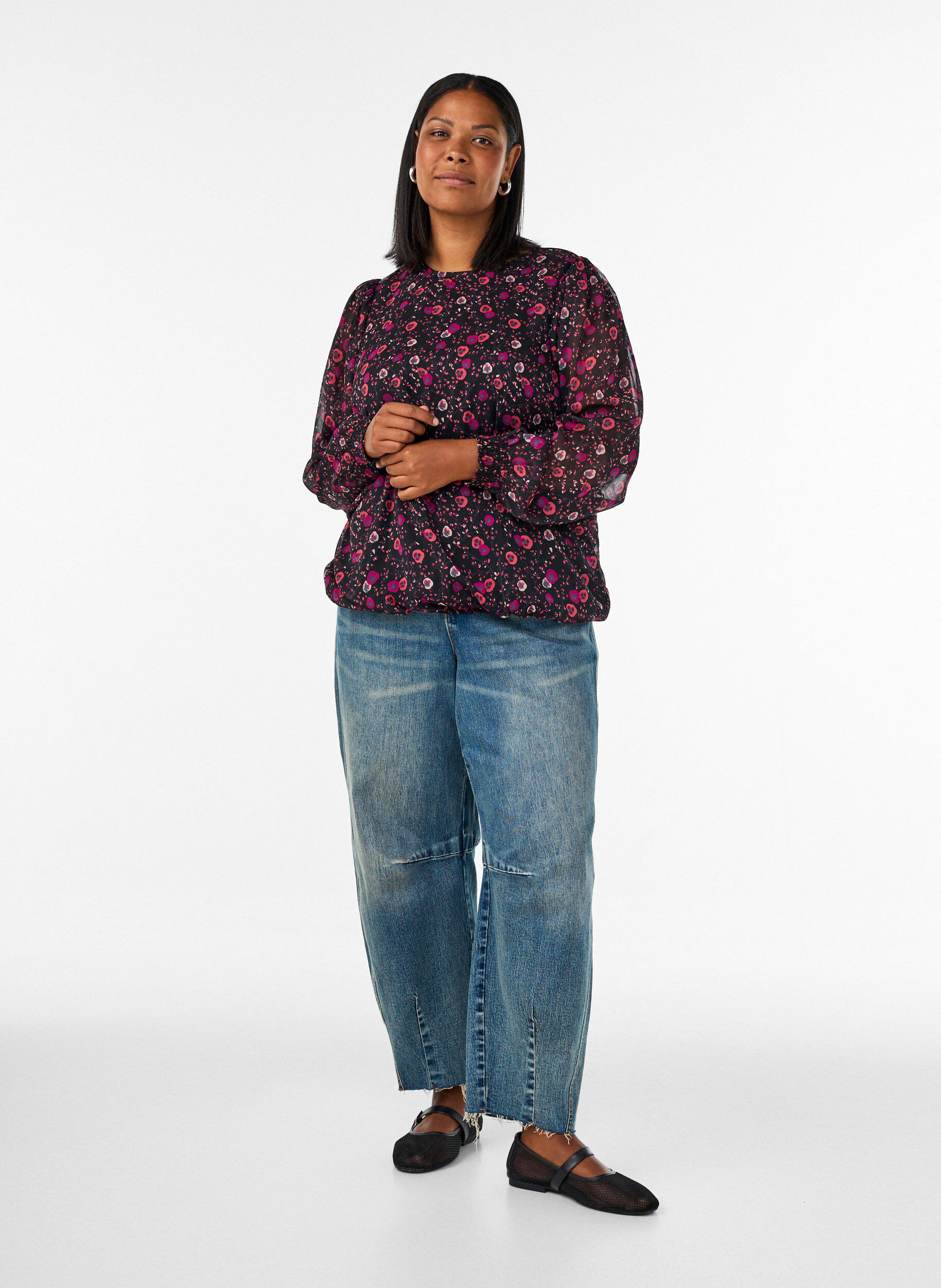 ZizziBlommig blus i chiffong med genomskinliga &auml;rmar, Svart, Model image number 1