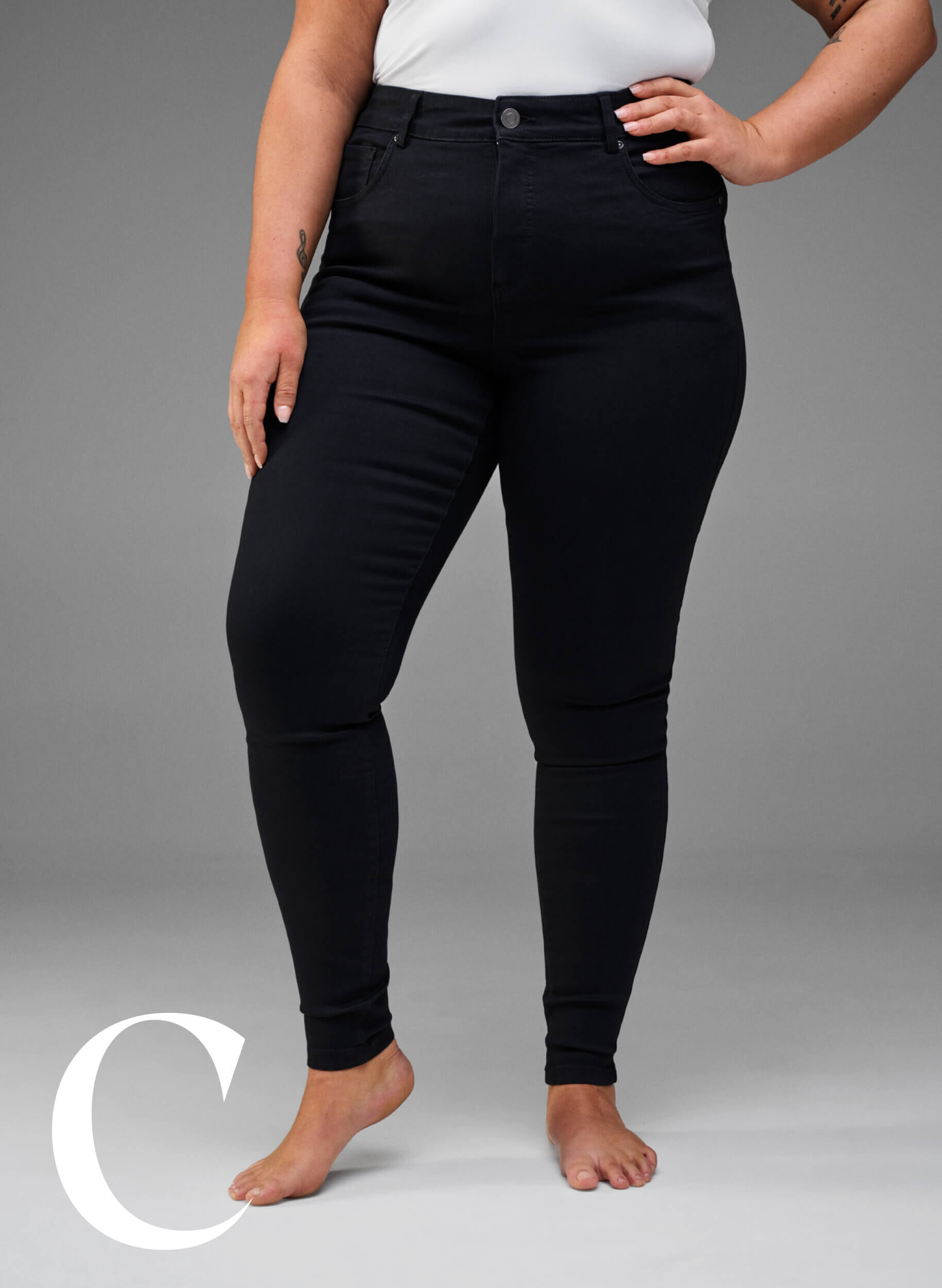 Zizzi Mycket &aring;tsittande jeans med h&ouml;g midja, Black, Model image number 6