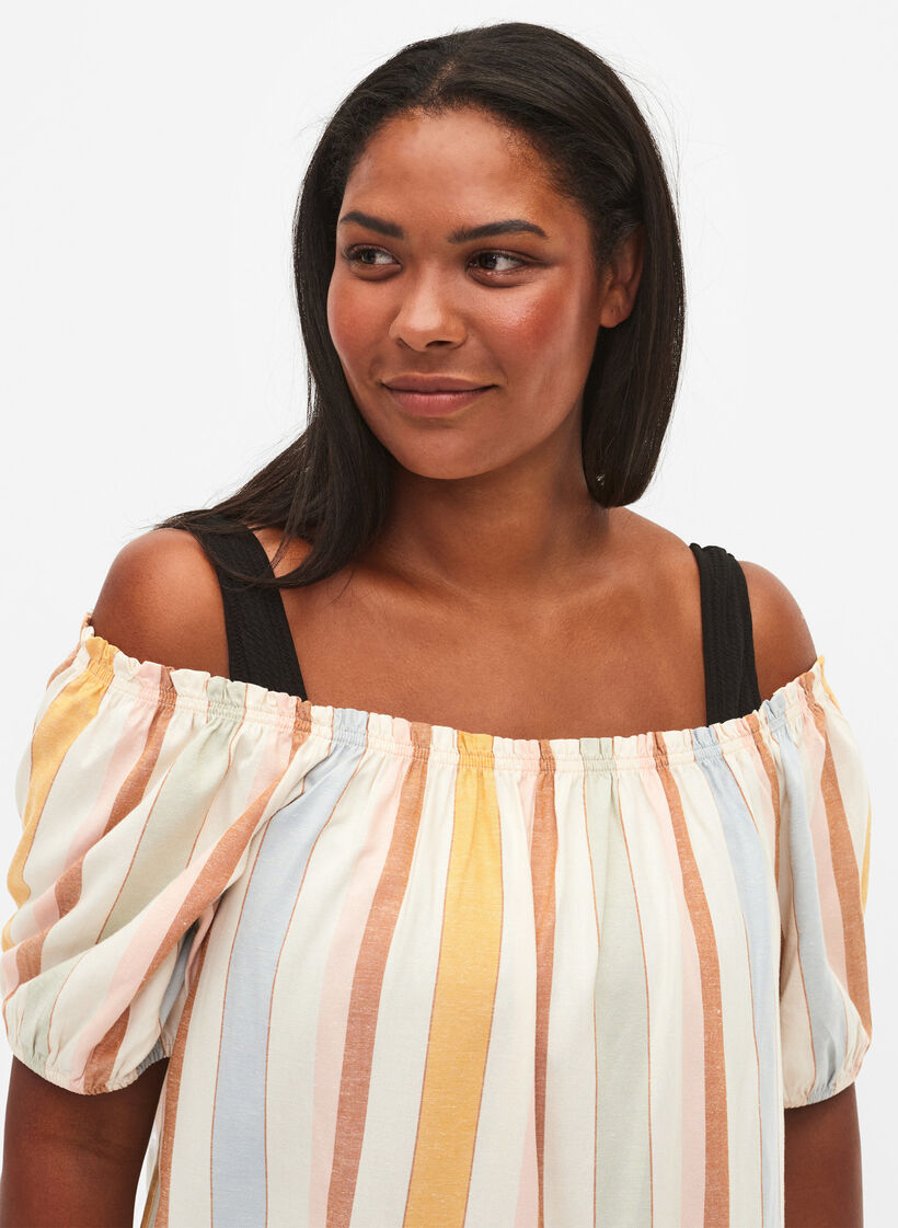 Strandtunika med off-shoulder, Striped Jaquard, Model image number 2